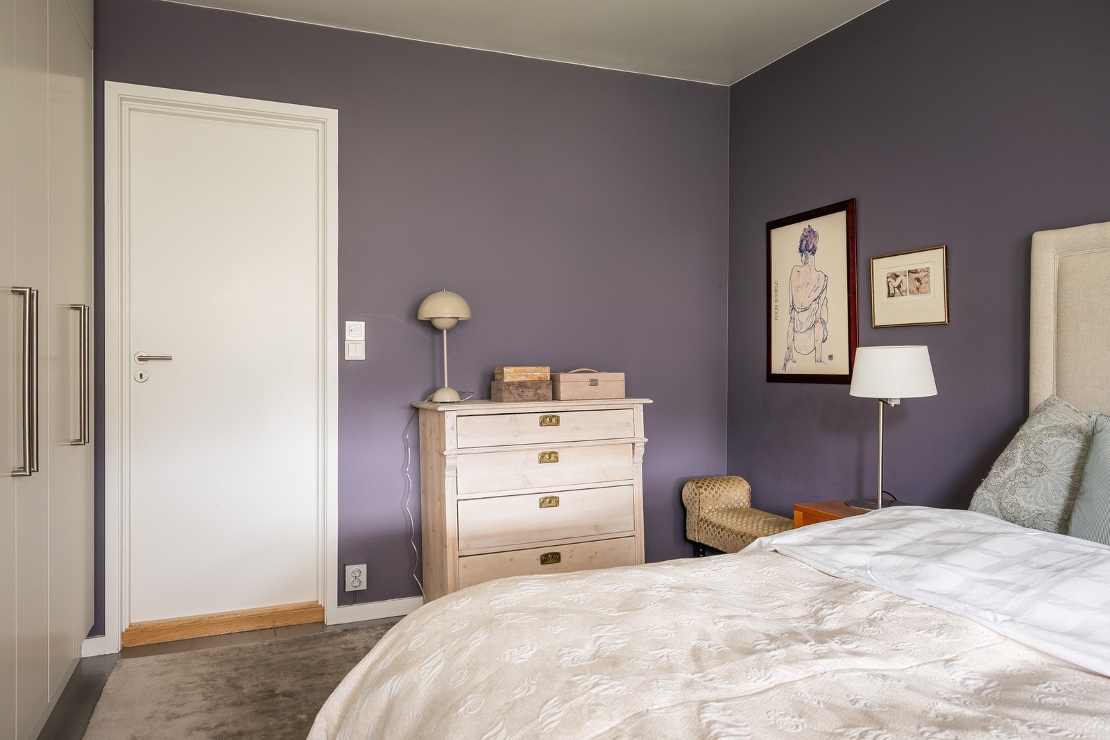 Plass til dobbeltseng og nattbord på hver side. Galleribilde