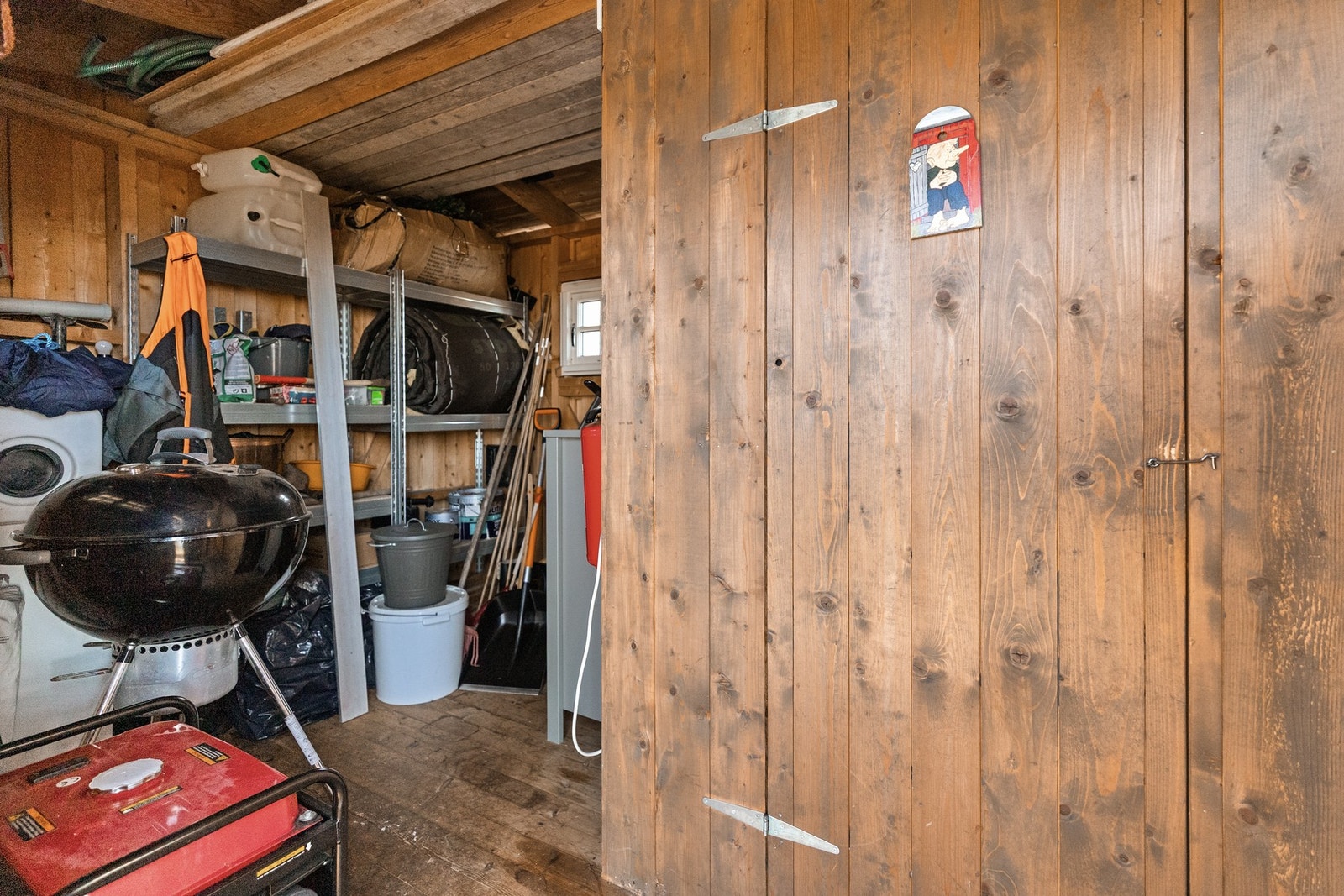 Boden har lagringsplass til utstyr - herfra er det adkomst til utedo Galleribilde