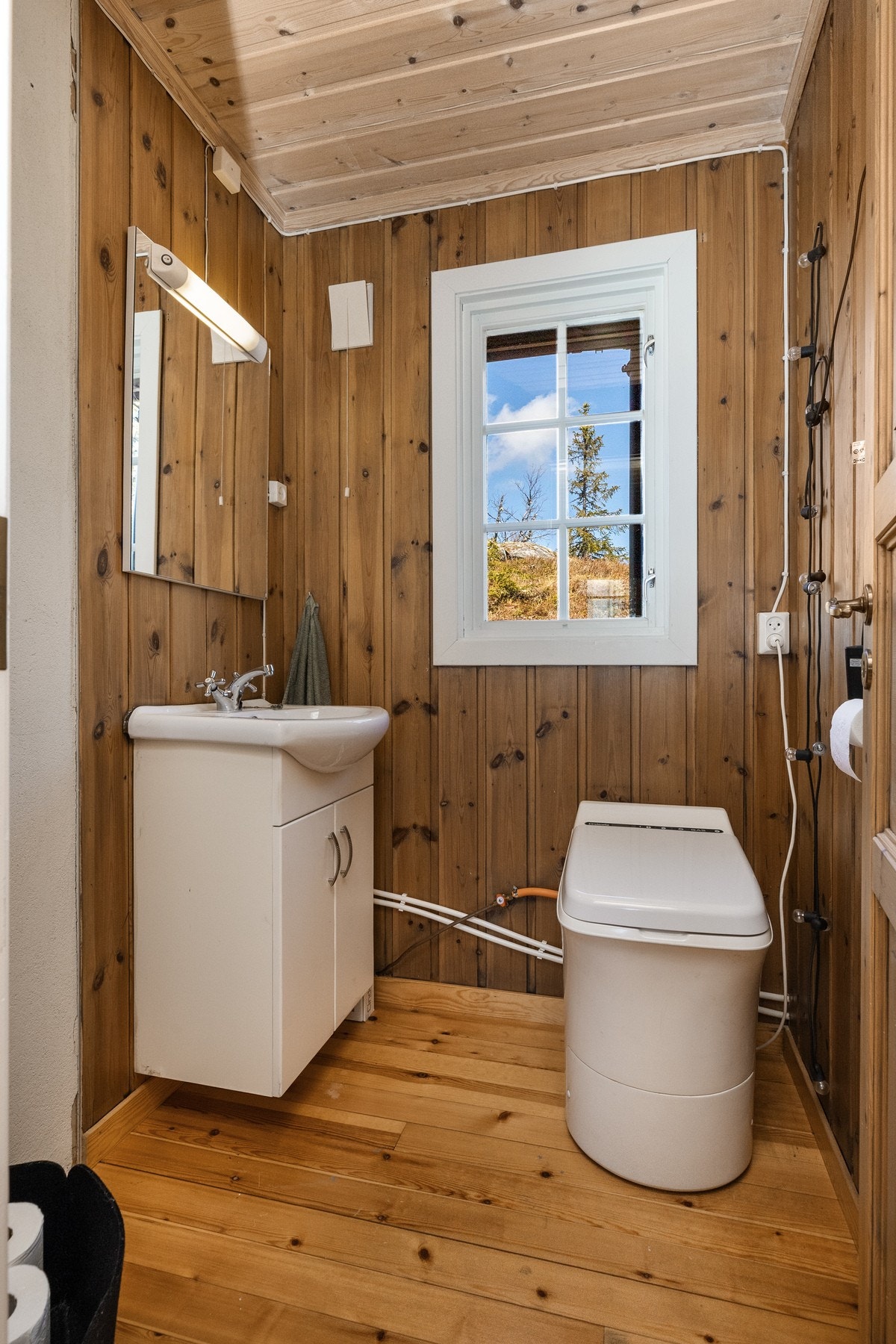 Eget rom med cinderella forbrenningstoalett Galleribilde