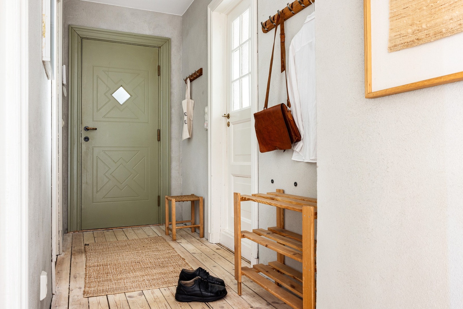 Entréen er romslig og gir et innbydende førsteinntrykk. Galleribilde