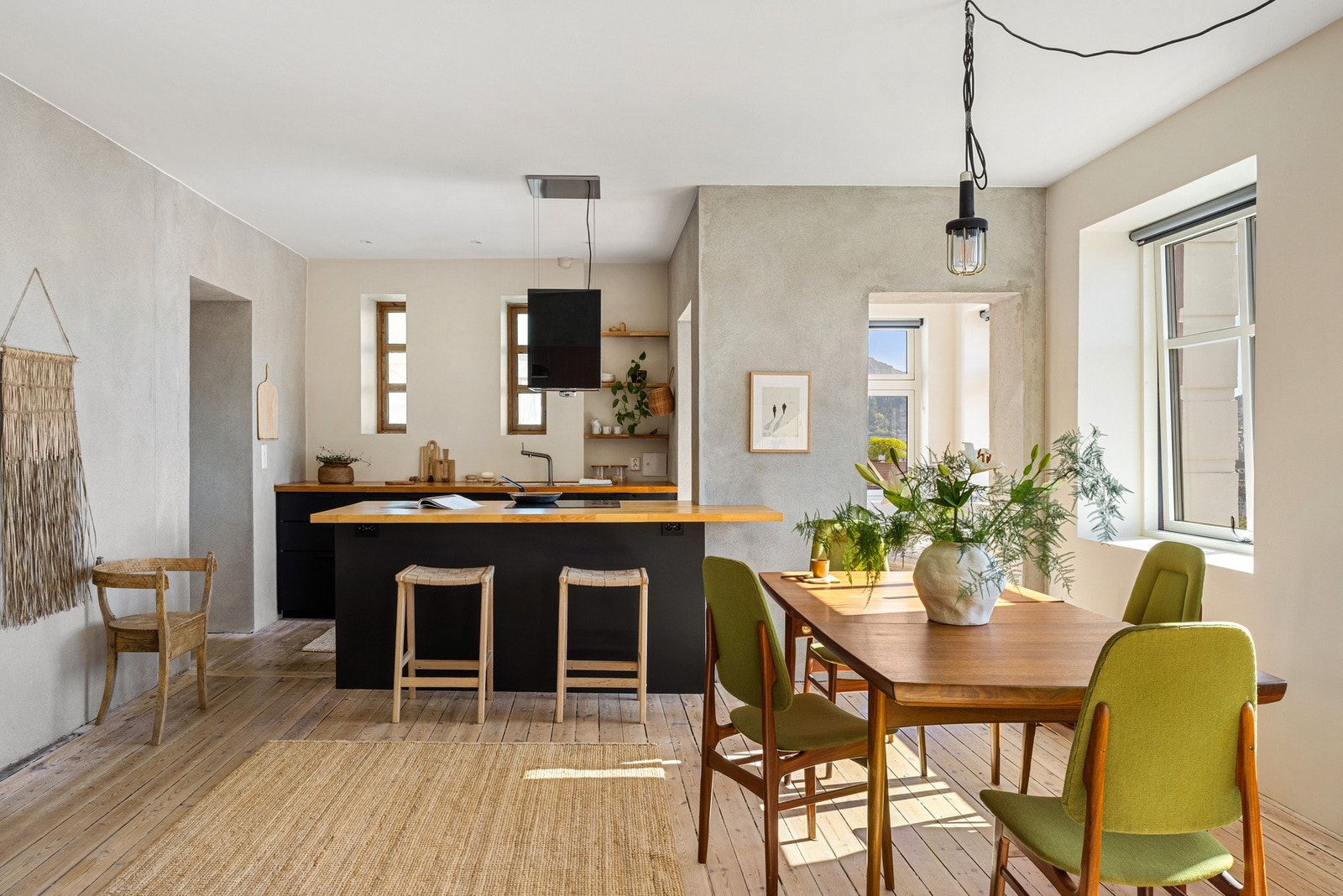 Kjøkkenet er et naturlig samlingspunkt og er designet med tanke på både funksjon og estetikk. Galleribilde