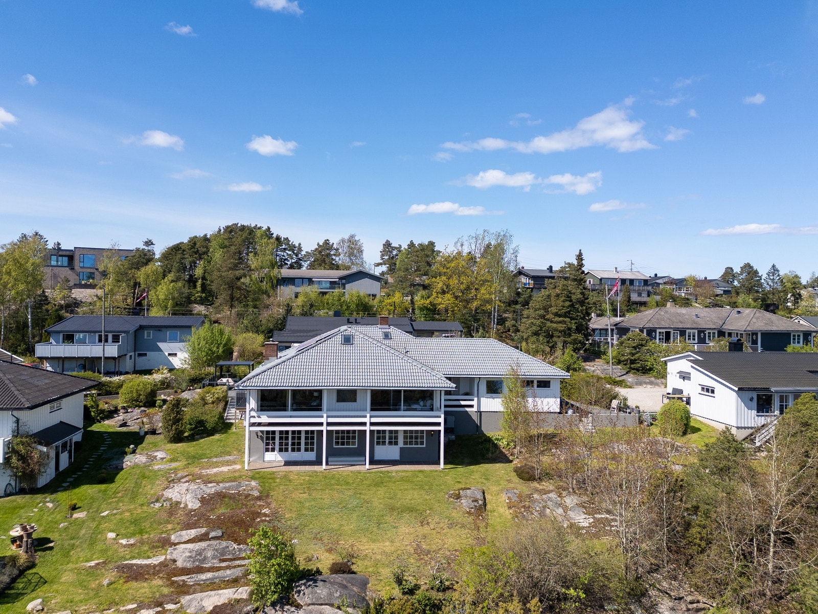 Huset er nymalt og vasket i år. Galleribilde