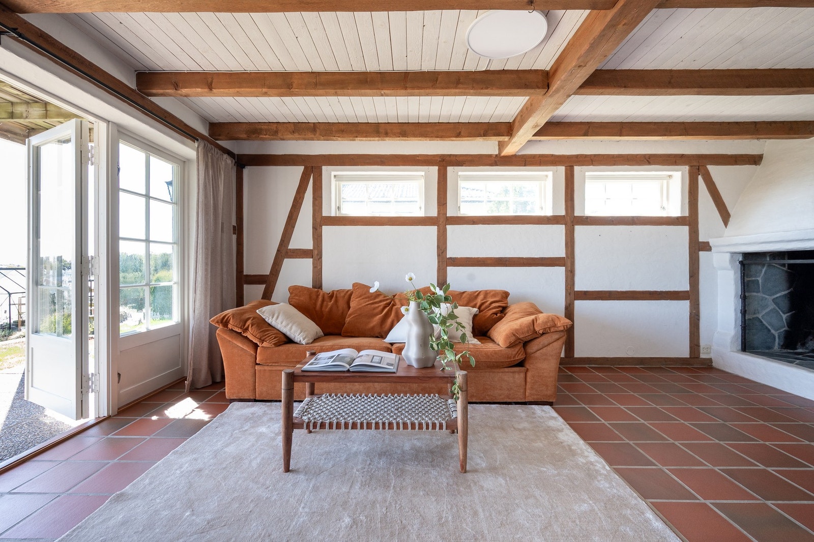 Denne stuen har peis. Galleribilde