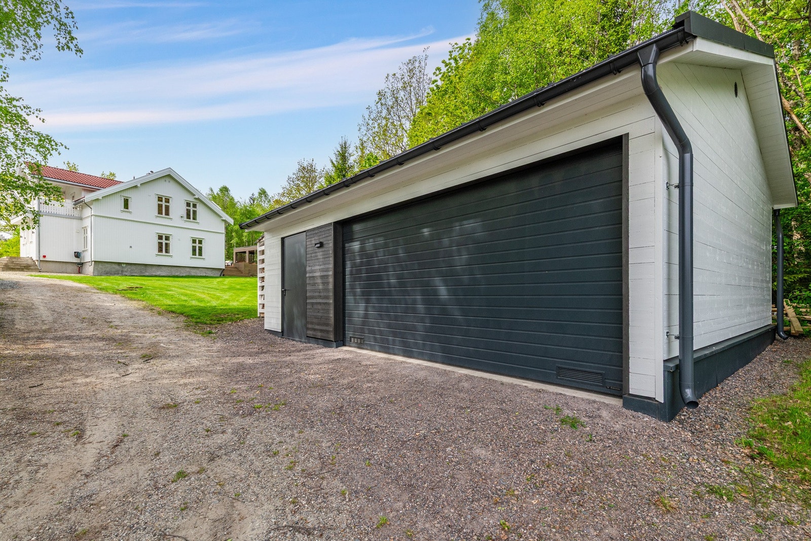 Dobbelgarasje med bod. Garasje oppmålt til 28 m², bod oppmålt til 18 m² Galleribilde