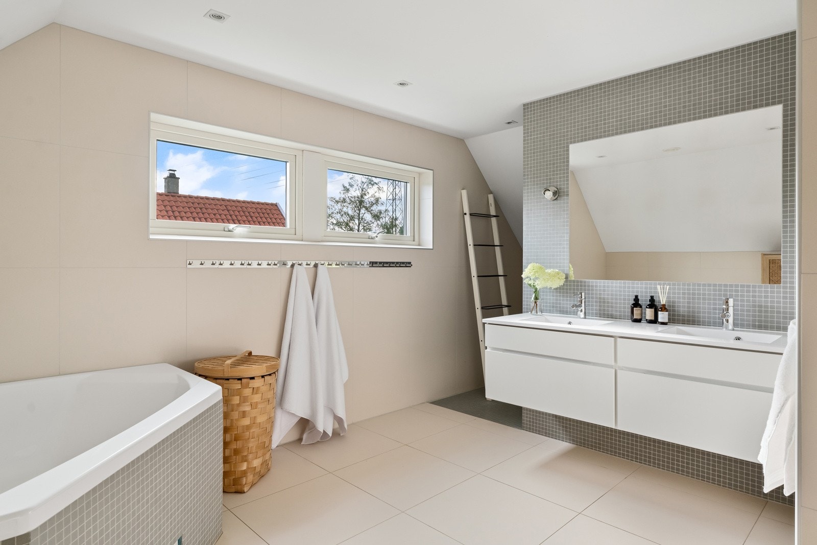 Lekkert bad i andre etasje Galleribilde