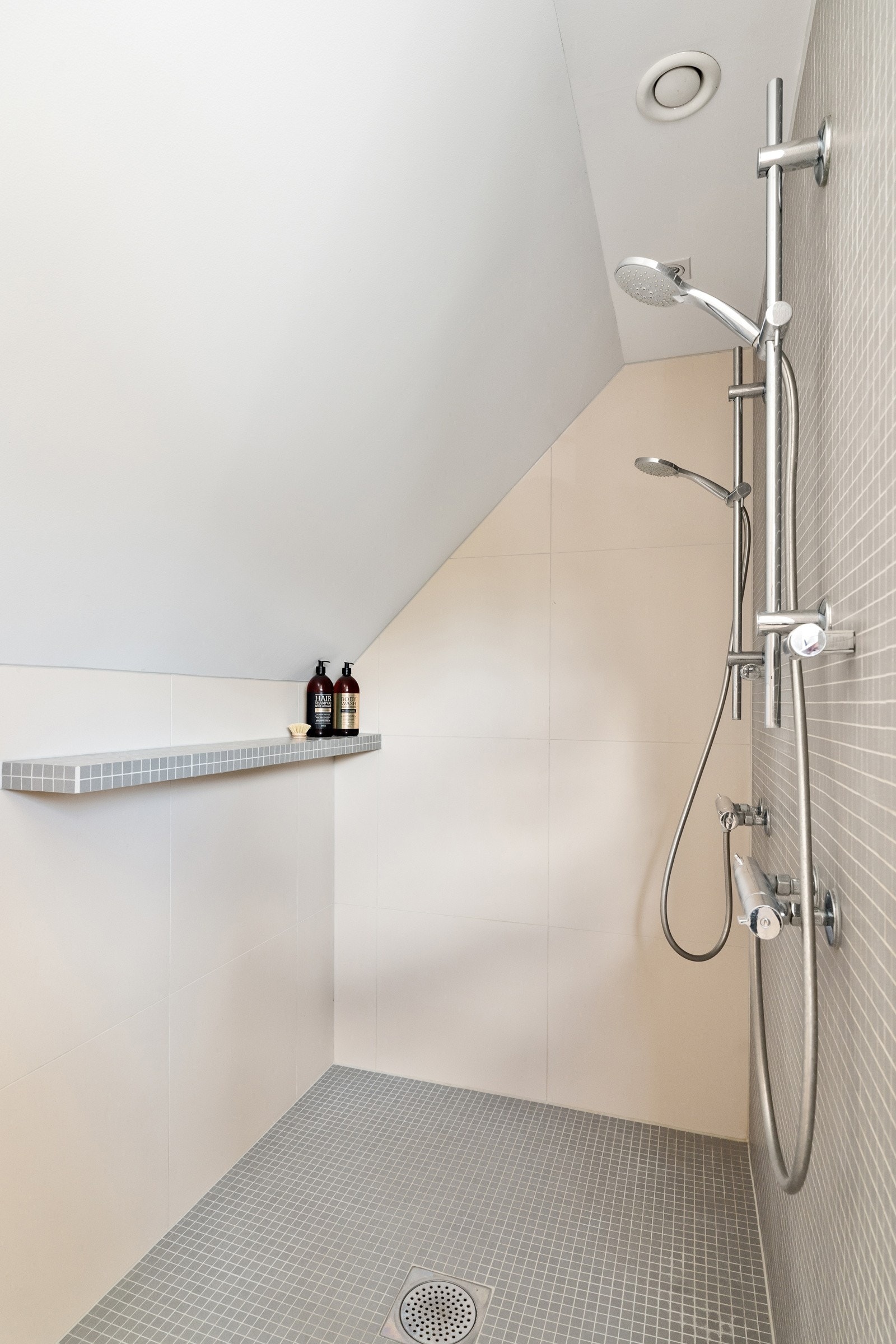 Lekkert bad i andre etasje Galleribilde