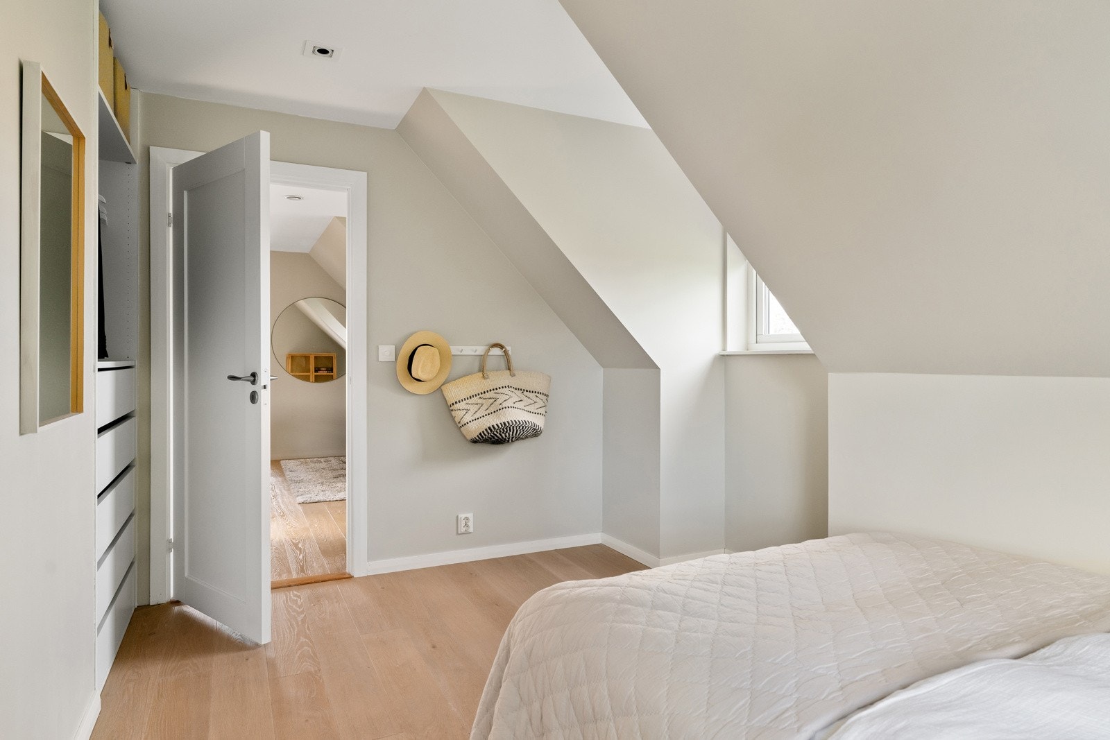 Det er totalt fire soverom i andre etasje Galleribilde