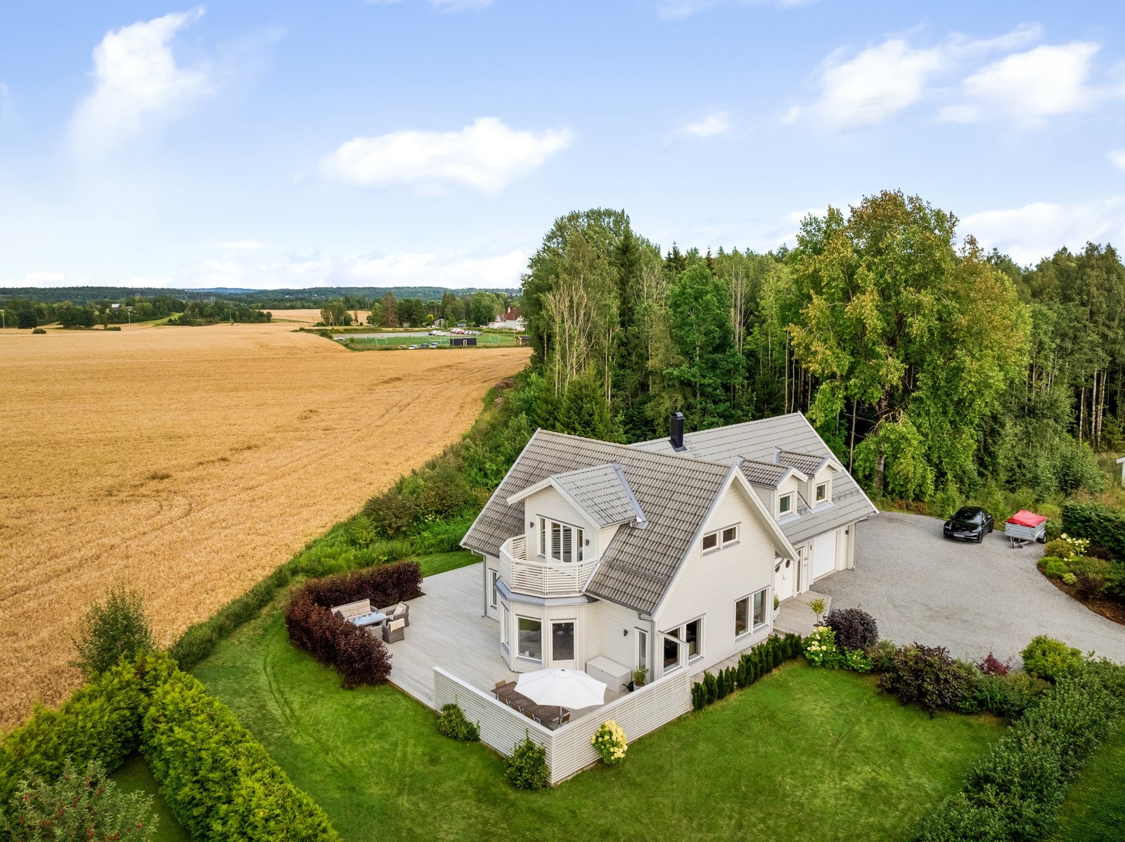 Sjelden anledning - Stor familievilla fra 2011 - Bo landlig og sentralt i barnevennlige omgivelser Galleribilde