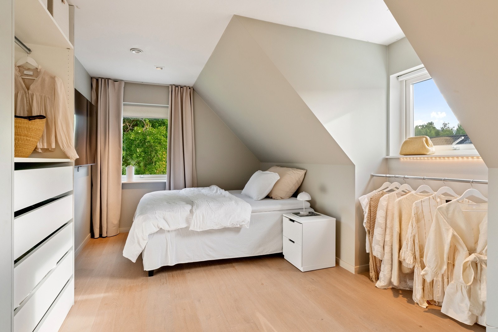 Det er totalt fire soverom i andre etasje Galleribilde