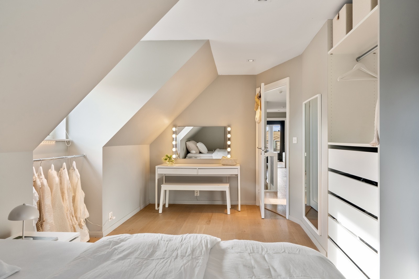 Det er totalt fire soverom i andre etasje Galleribilde