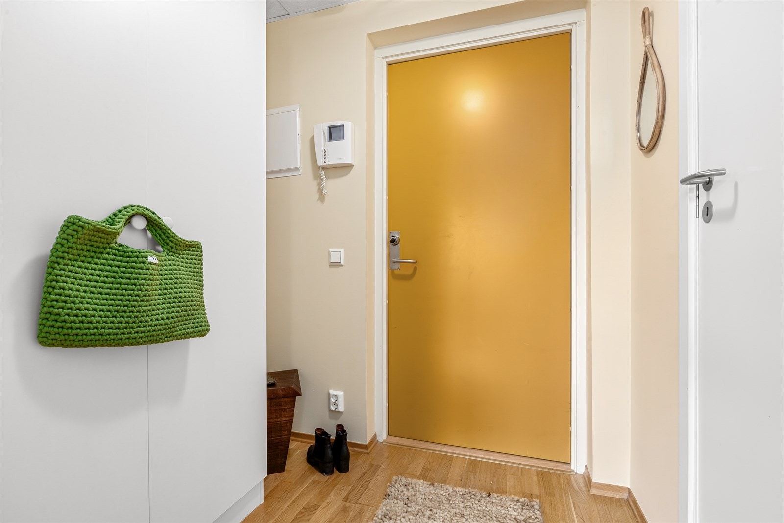 Boligen disponerer en ekstern bod på samme etasjeplan på 8 kvm Galleribilde