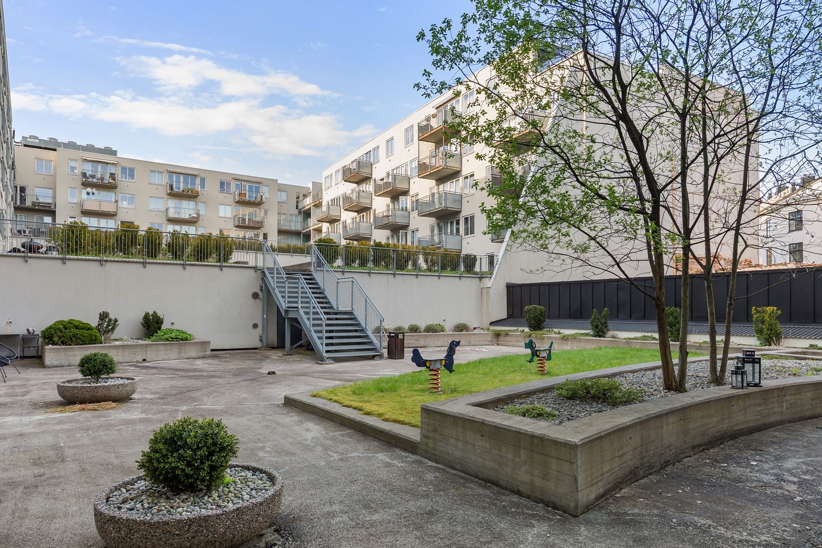 Pent opparbeidet indre bakgård Galleribilde