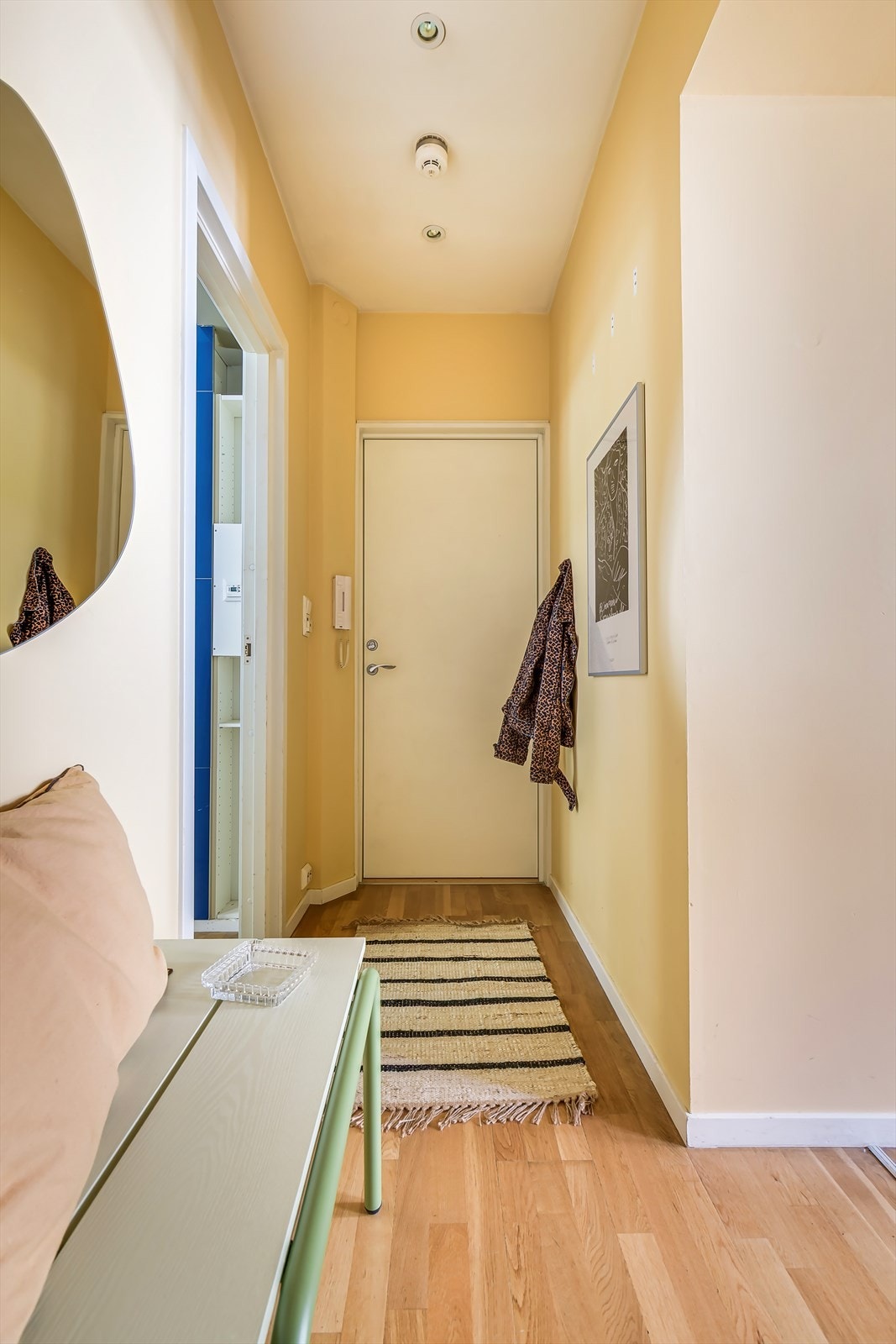 En lys og hyggelig gir et godt førsteinntrykk og ønsker deg velkommen inn. Galleribilde