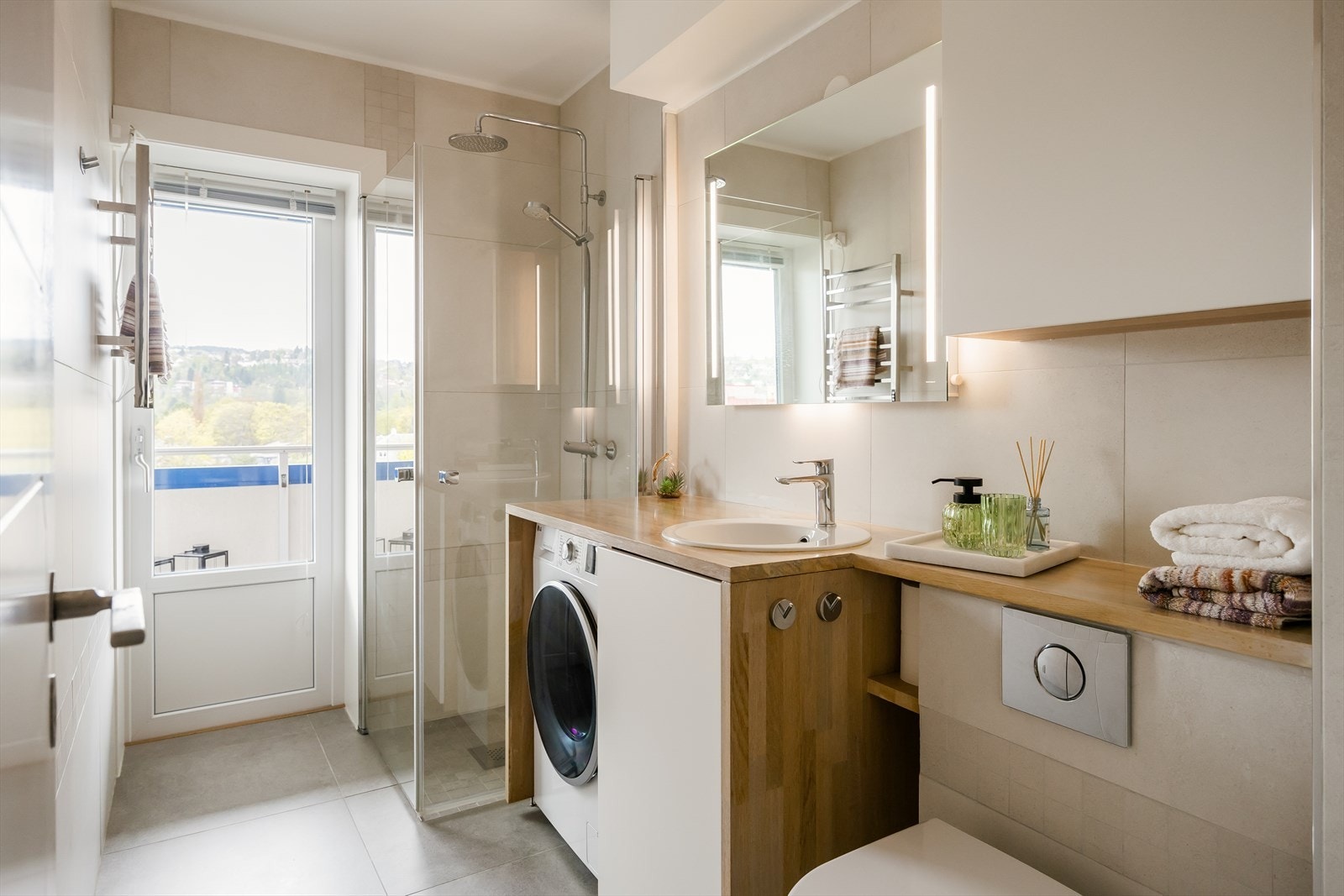 Moderne flislagt bad fra 2018. Arbeidet ble blant annet utført av Trondheim vvs AS. Galleribilde