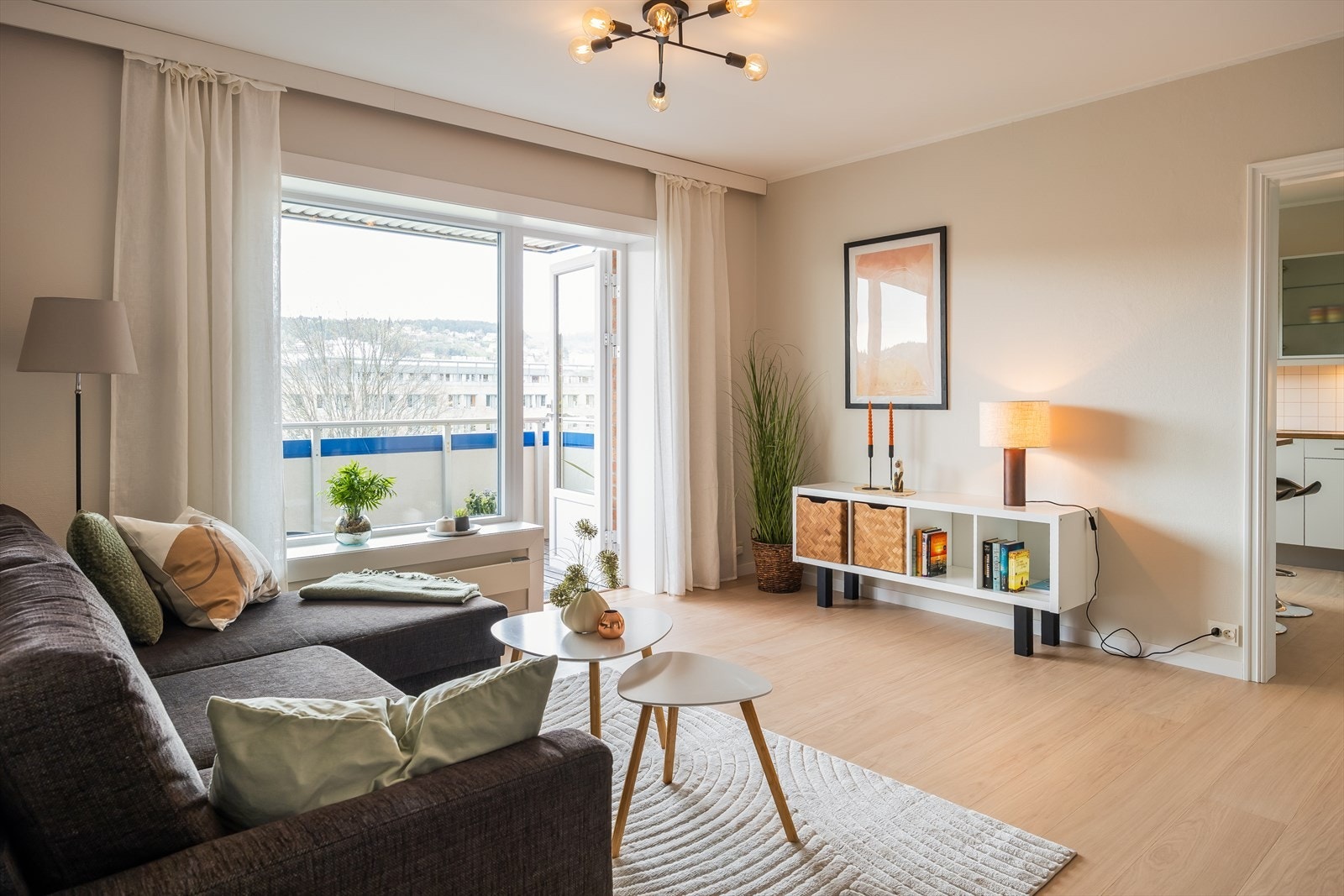 Velkommen til Udbyes gate 3A - En sentral og innbydende 3-roms leilighet i 5. etasje med attraktiv vestvendt beliggenhet skjermet bort fra Elgeseter. Galleribilde