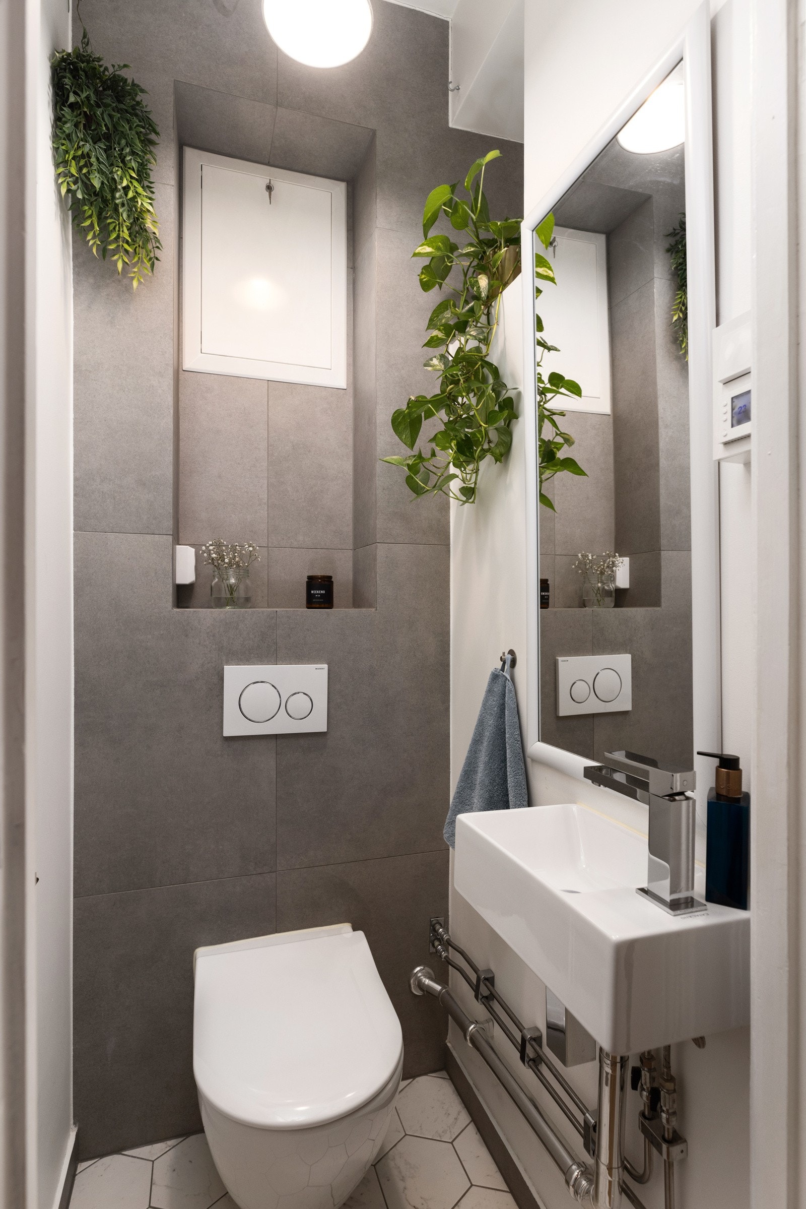 Separat toalett med inngang fra entréen. Galleribilde