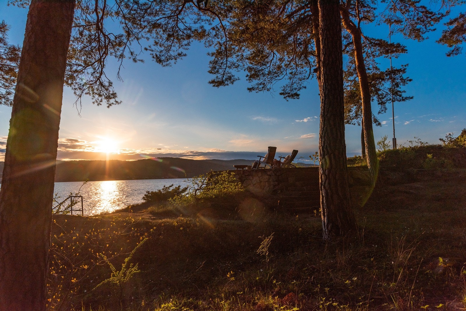 De mange uteplassene gir deg muligheten til å nyte omgivelsene hele dagen til solnedgang. Galleribilde