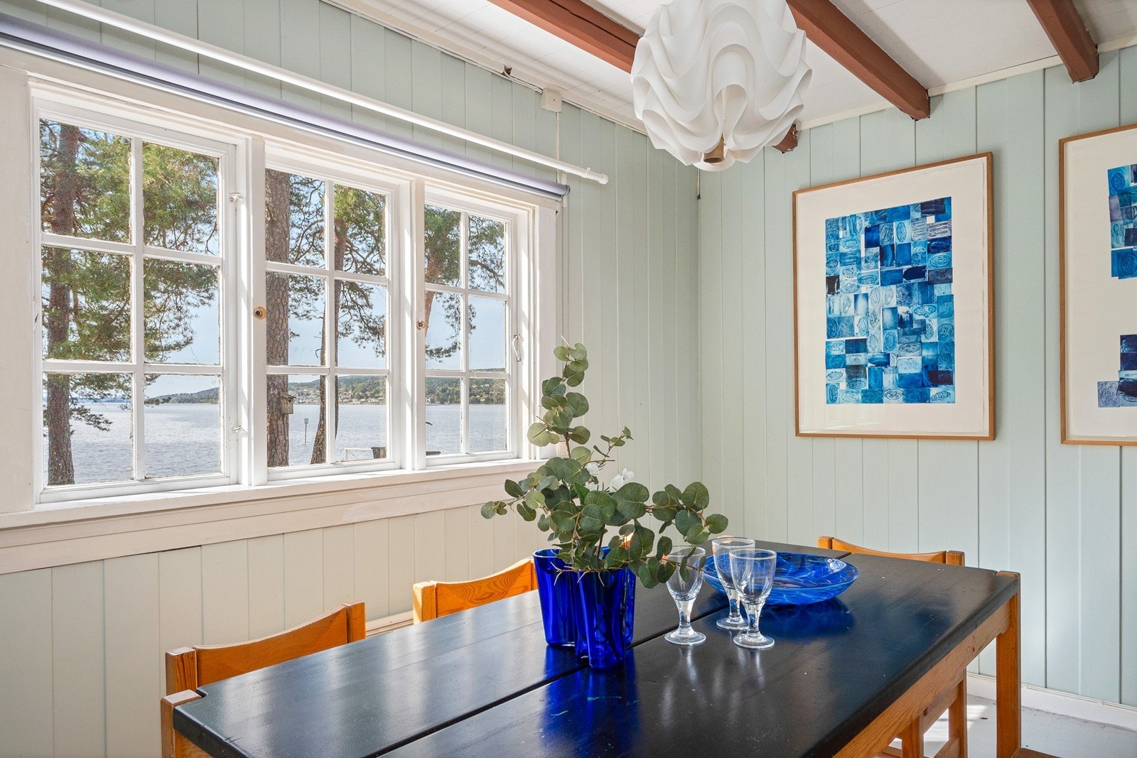 Nyt alle døgnets måltider med utsikt, uansett værforhold - perfekt både for hyttehverdagen og sosiale sammenkomster. Galleribilde