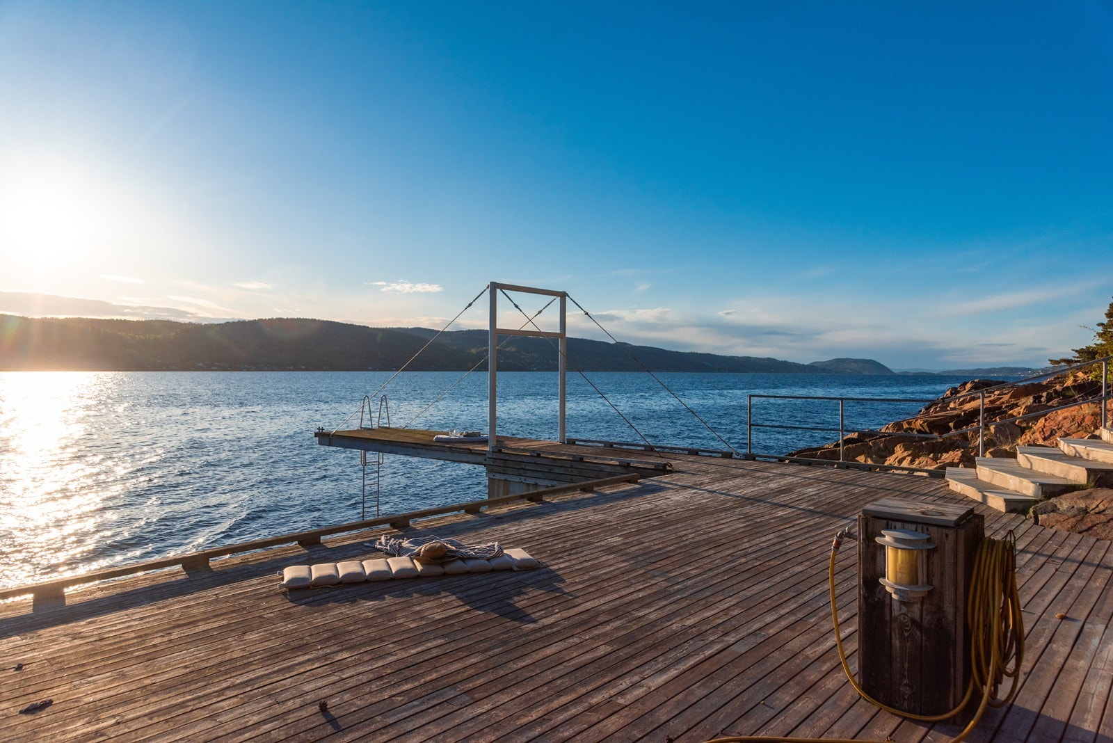Sjelden mulighet med egen strandlinje, godkjent brygge og sandstrand. Galleribilde