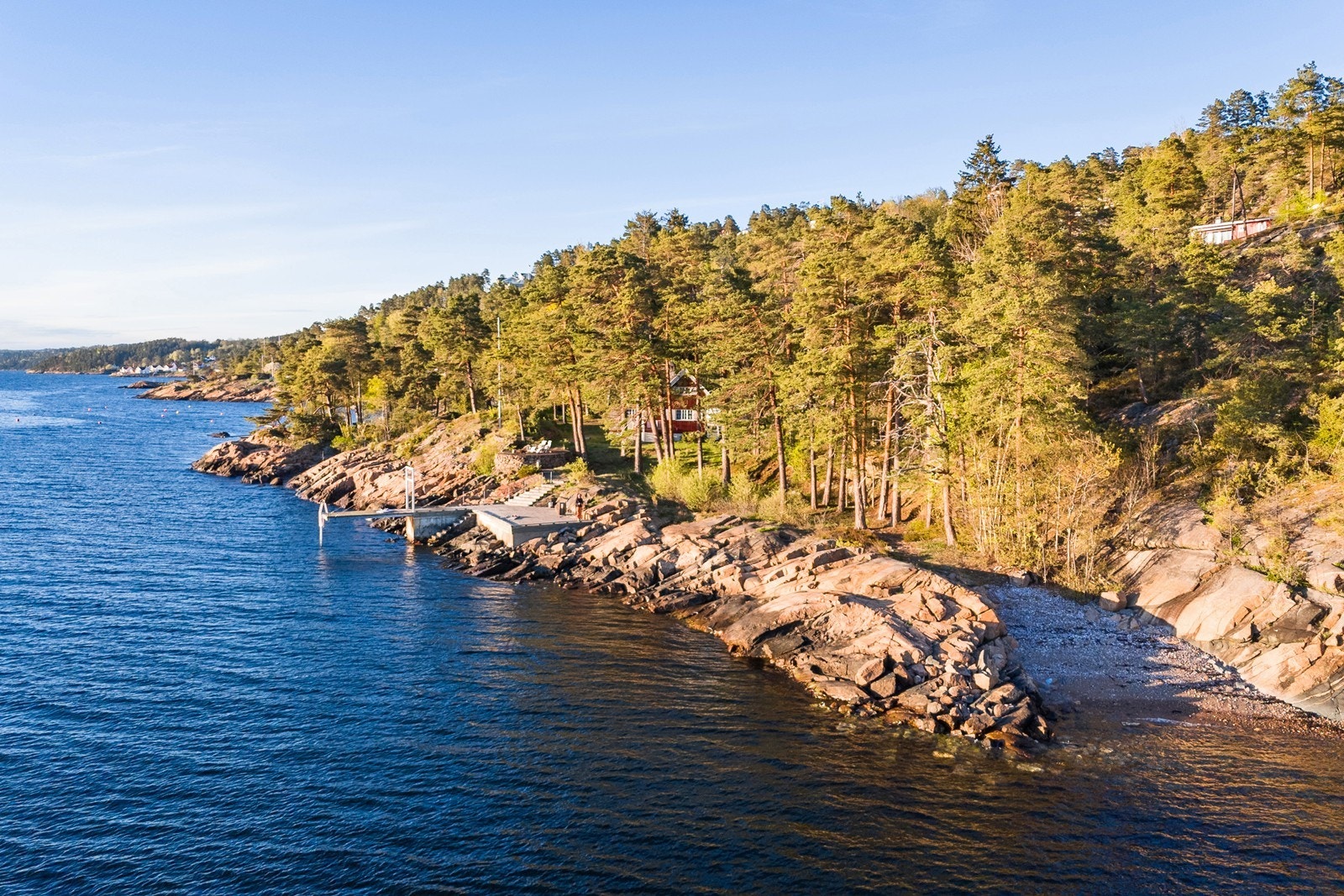 Stor, vestvendt eiendom bestående av tre tomter - en perle mellom Son og Drøbak. Galleribilde