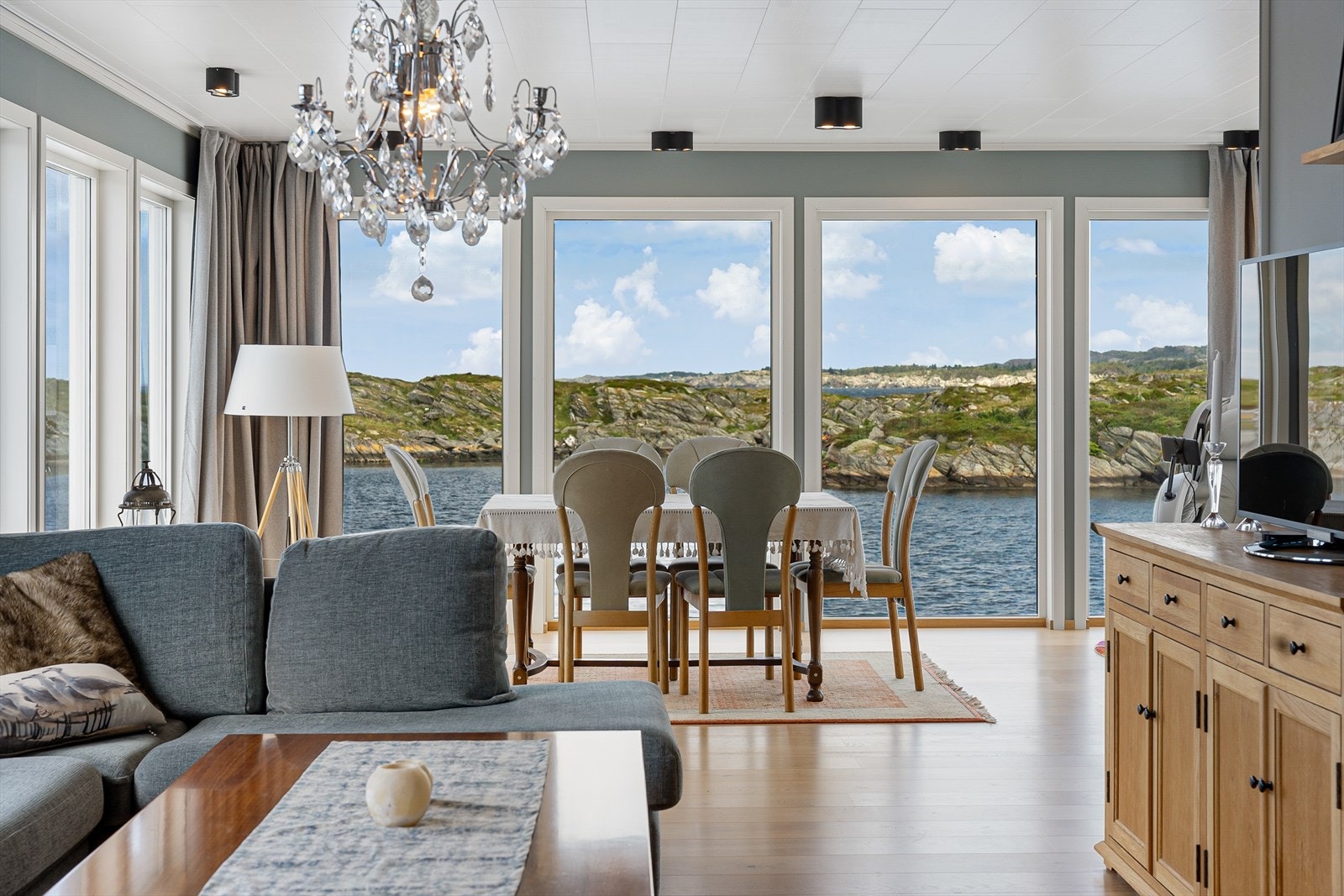 Det er montert flott belysning i tak Galleribilde