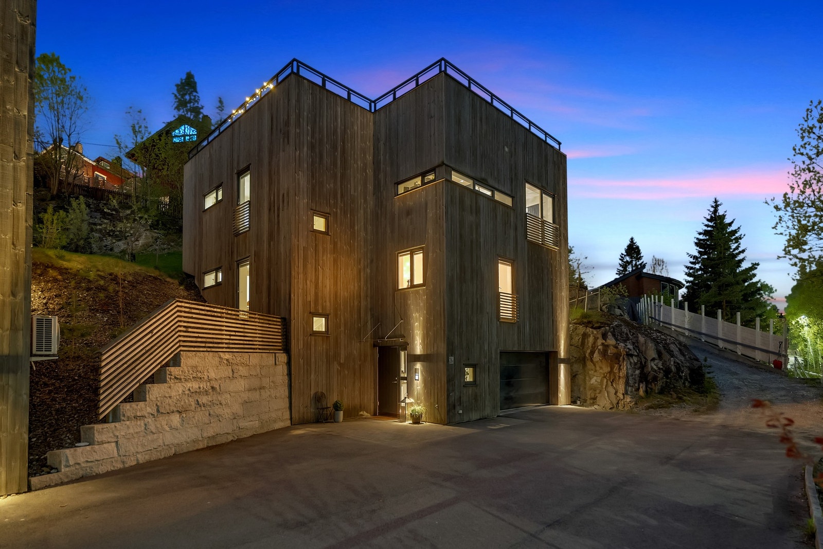 Christer Langstand og Christian Halvorsen v/ EIE eiendomsmegling har gleden av å presentere Bjørndalsveien 26D! Galleribilde