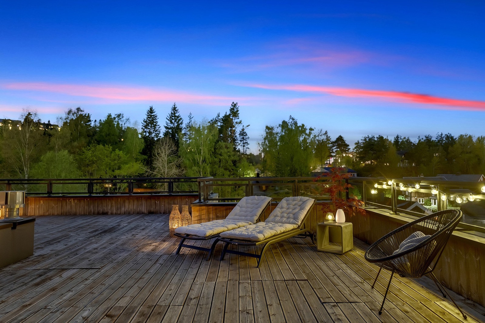 Med både utsikt og skjerming er dette et utemiljø med karakter og sjel. Galleribilde