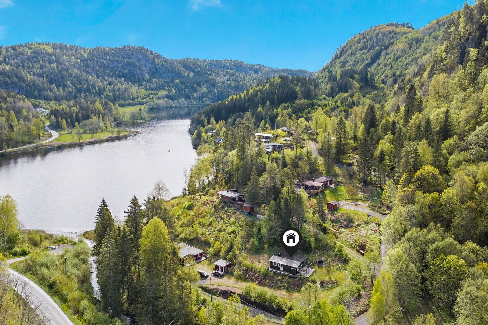 Hytta ligger i kort kjøreavstand til flere sentrale byer på Østlandet. Fra Larvik, Sandefjord og Skien tar det ca. 30 min med bil. Galleribilde