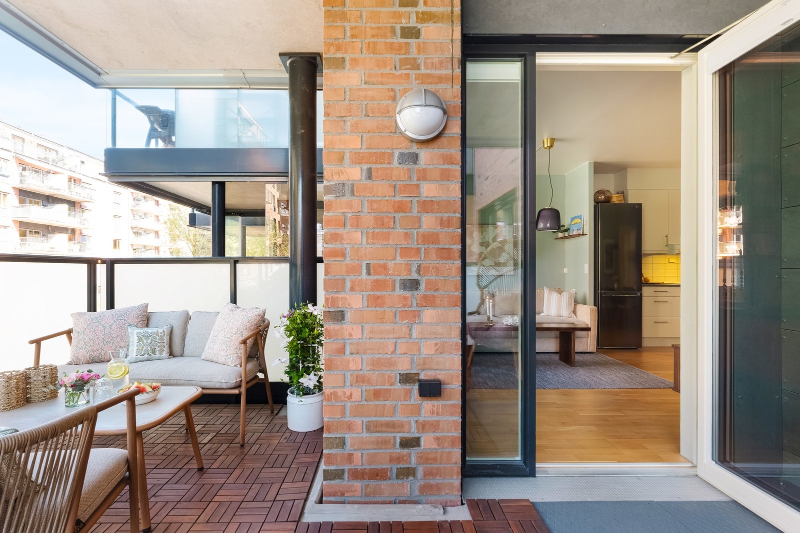 Det er mulig å innglassere balkongen ved ønske om det. Kontakt styret for mer informasjon. Galleribilde