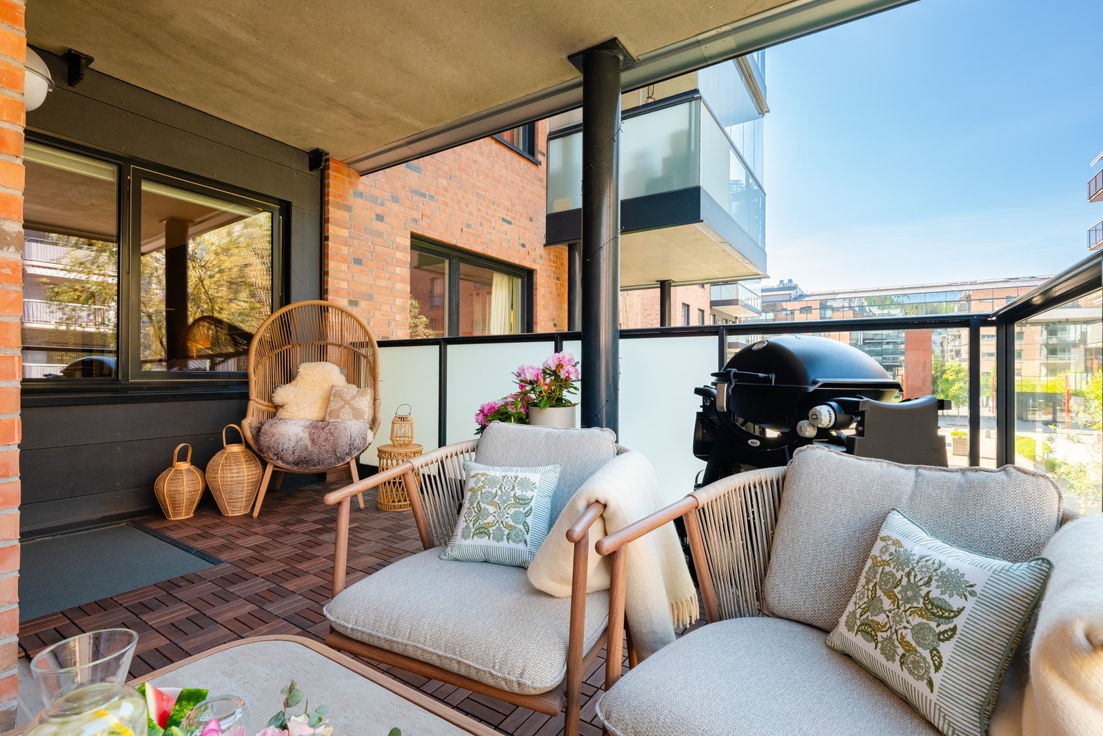 I borettslaget er det tillatt med gass og elektrisk grill så her kan du lage måltidene utendørs. Galleribilde