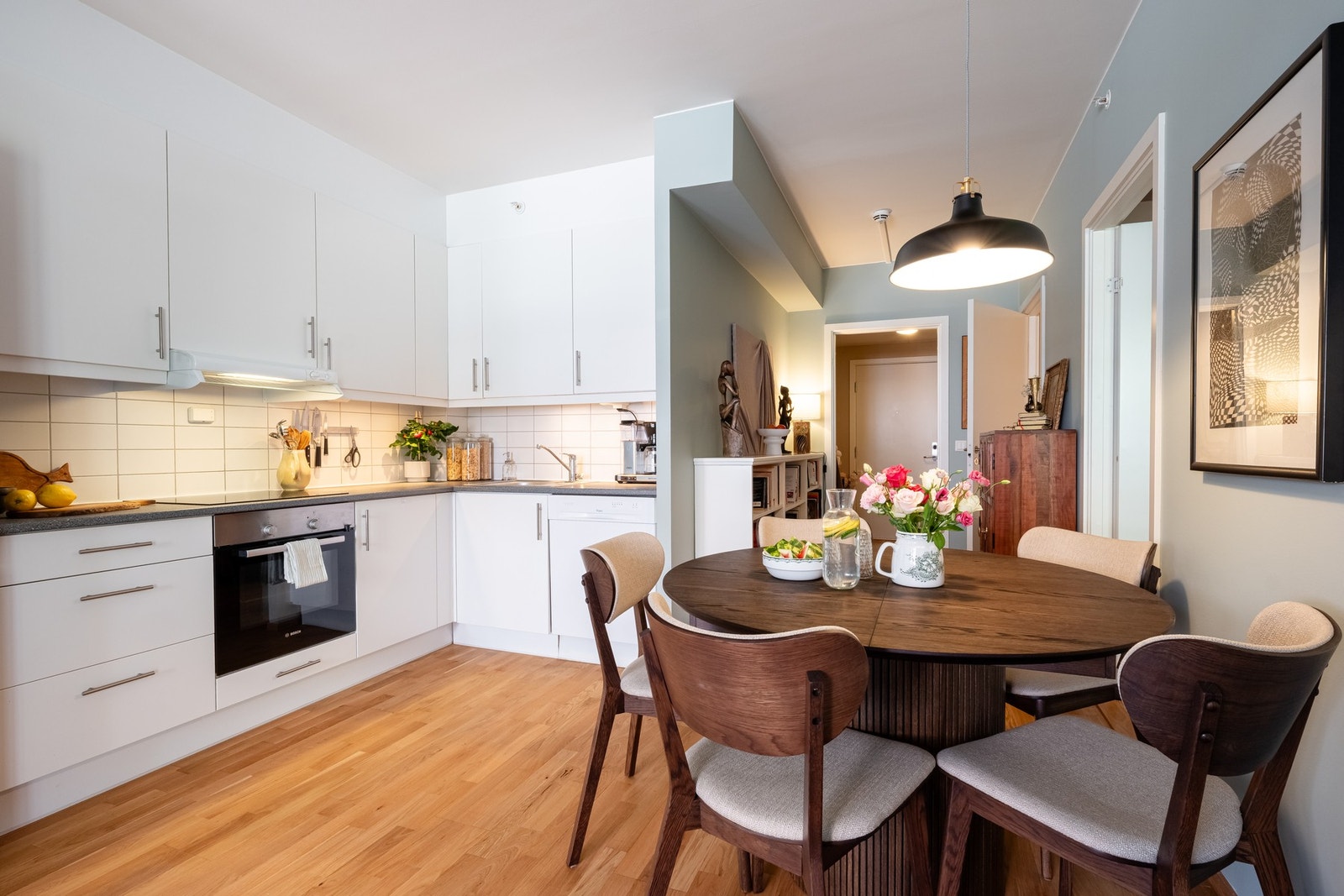 Inviter venner og familie til hyggelige sammenkomster. Galleribilde