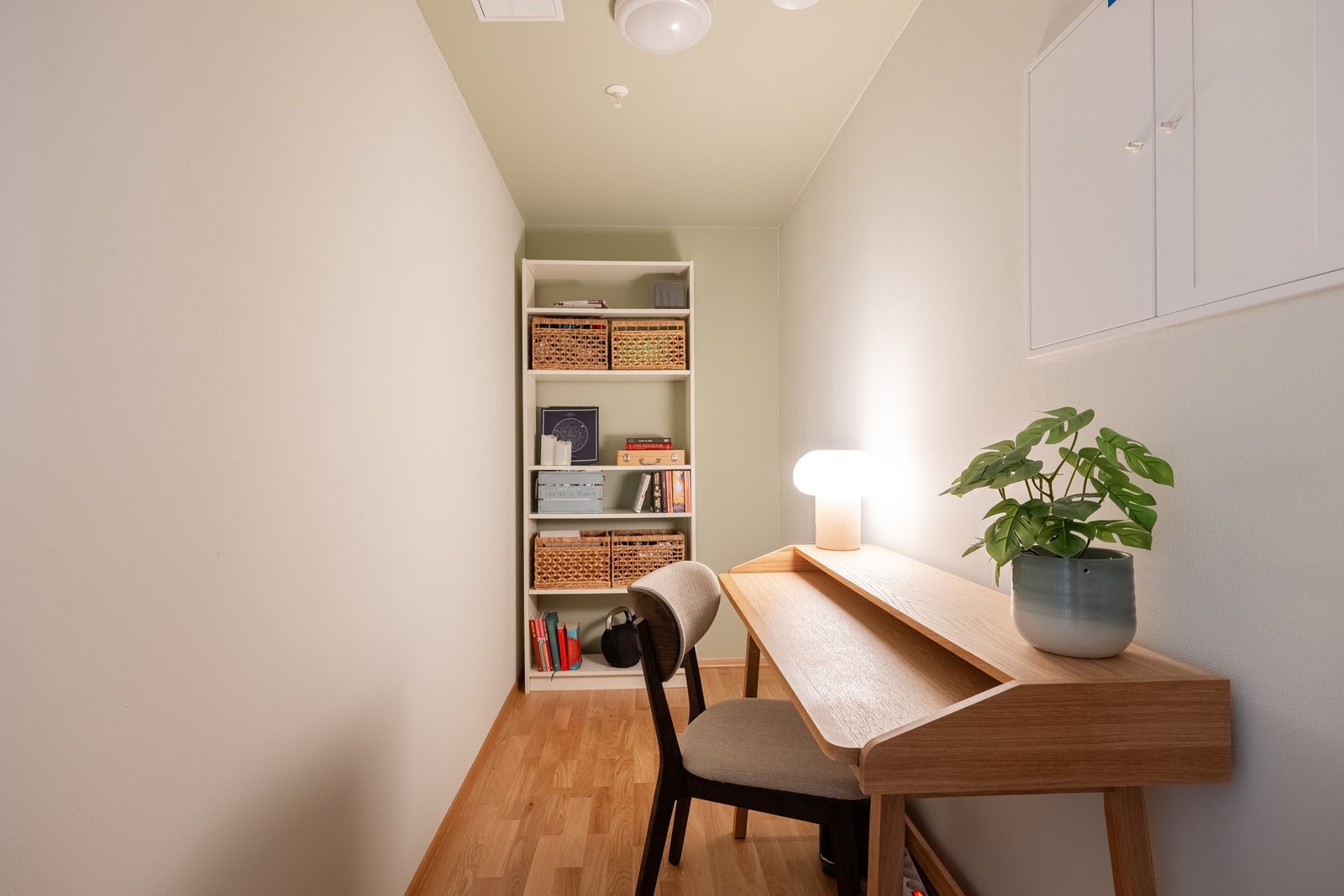 Boligen har en innvendig bod som eier i dag benytter som kontor og for oppbevaring. Galleribilde