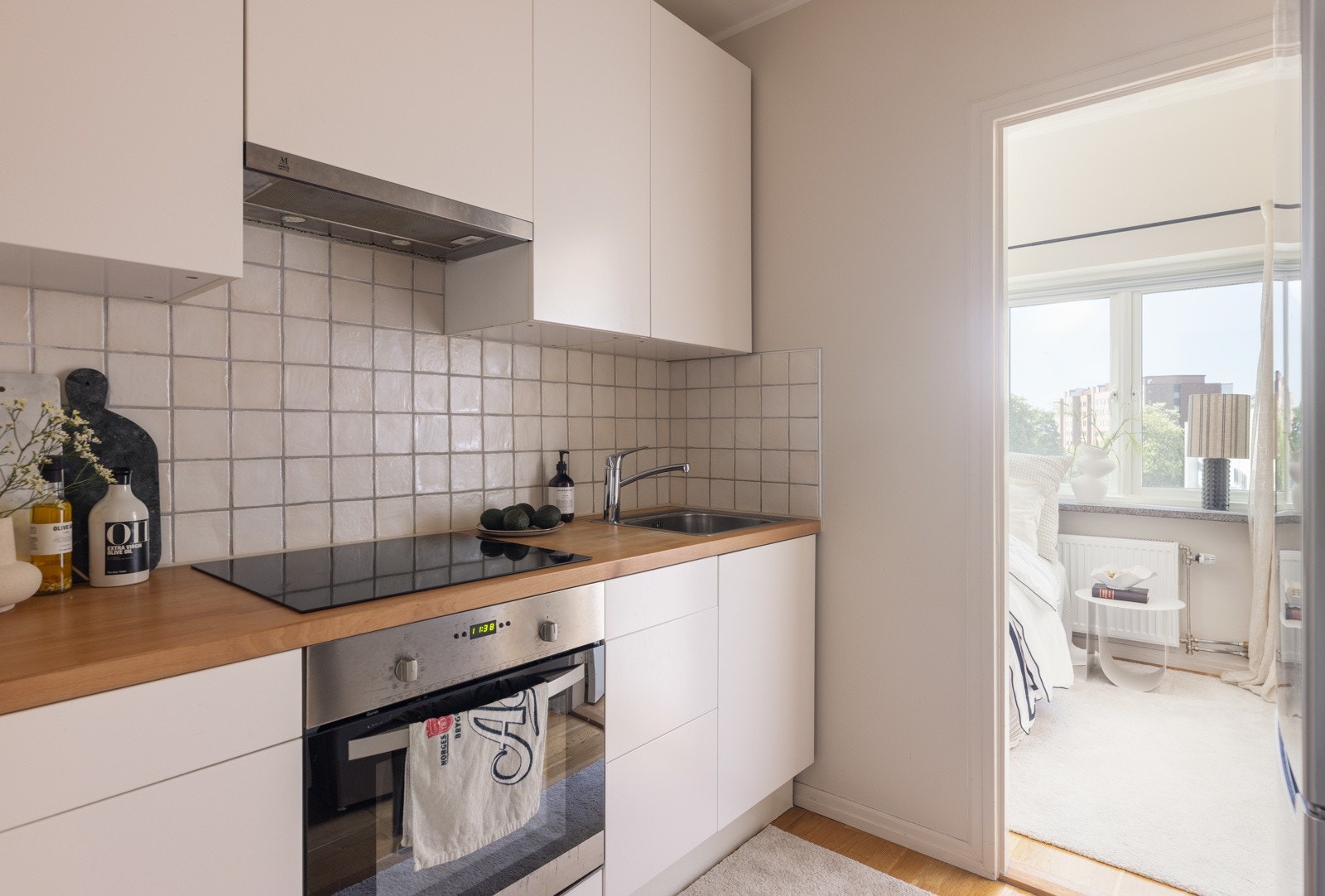 - Kjøkken fra Ikea med god skap -og benkeplass - Galleribilde