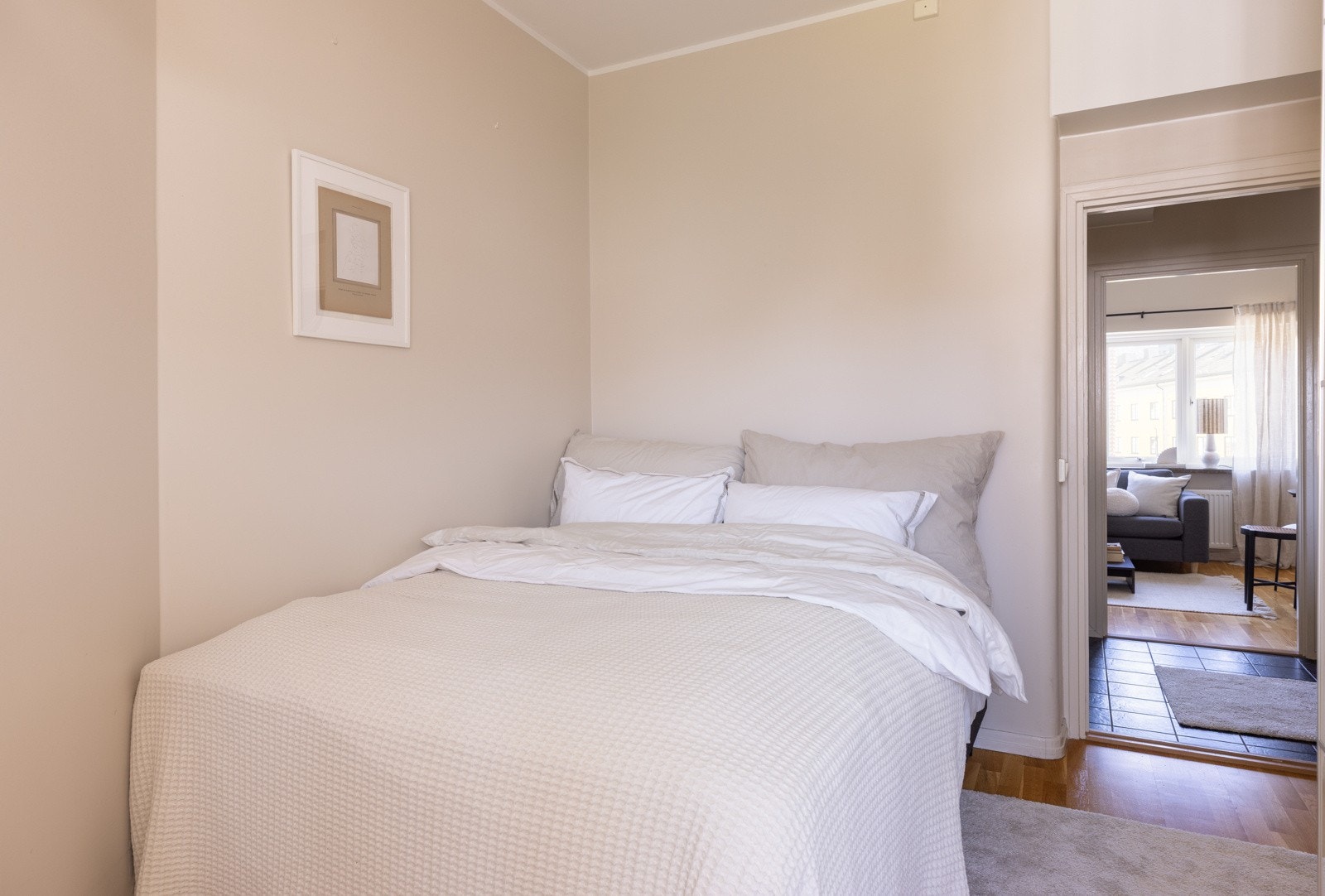 - Hovedsoverom med god plass til dobbeltseng - Galleribilde