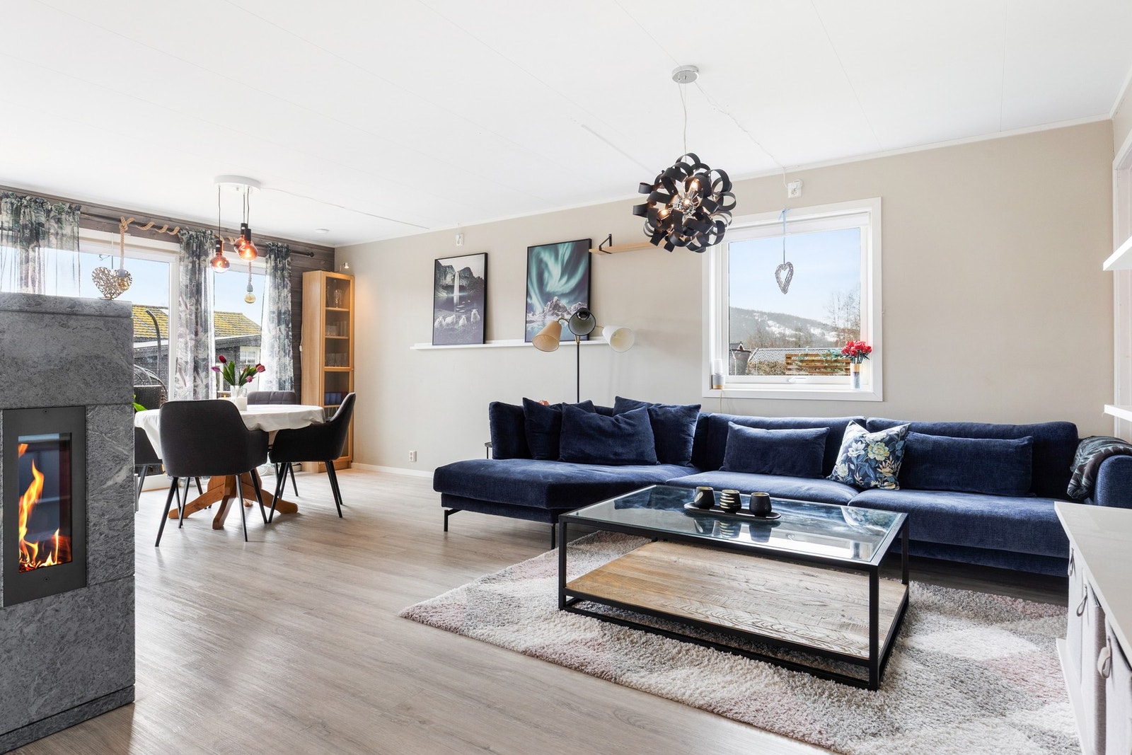 EIE eiendomsmegling har gleden av å presentere Skaarveien 15 - en flott enebolig med attraktiv beliggenhet på Ytteren Foto: Kathinka Herbst v/ Vaajmoe AS Galleribilde