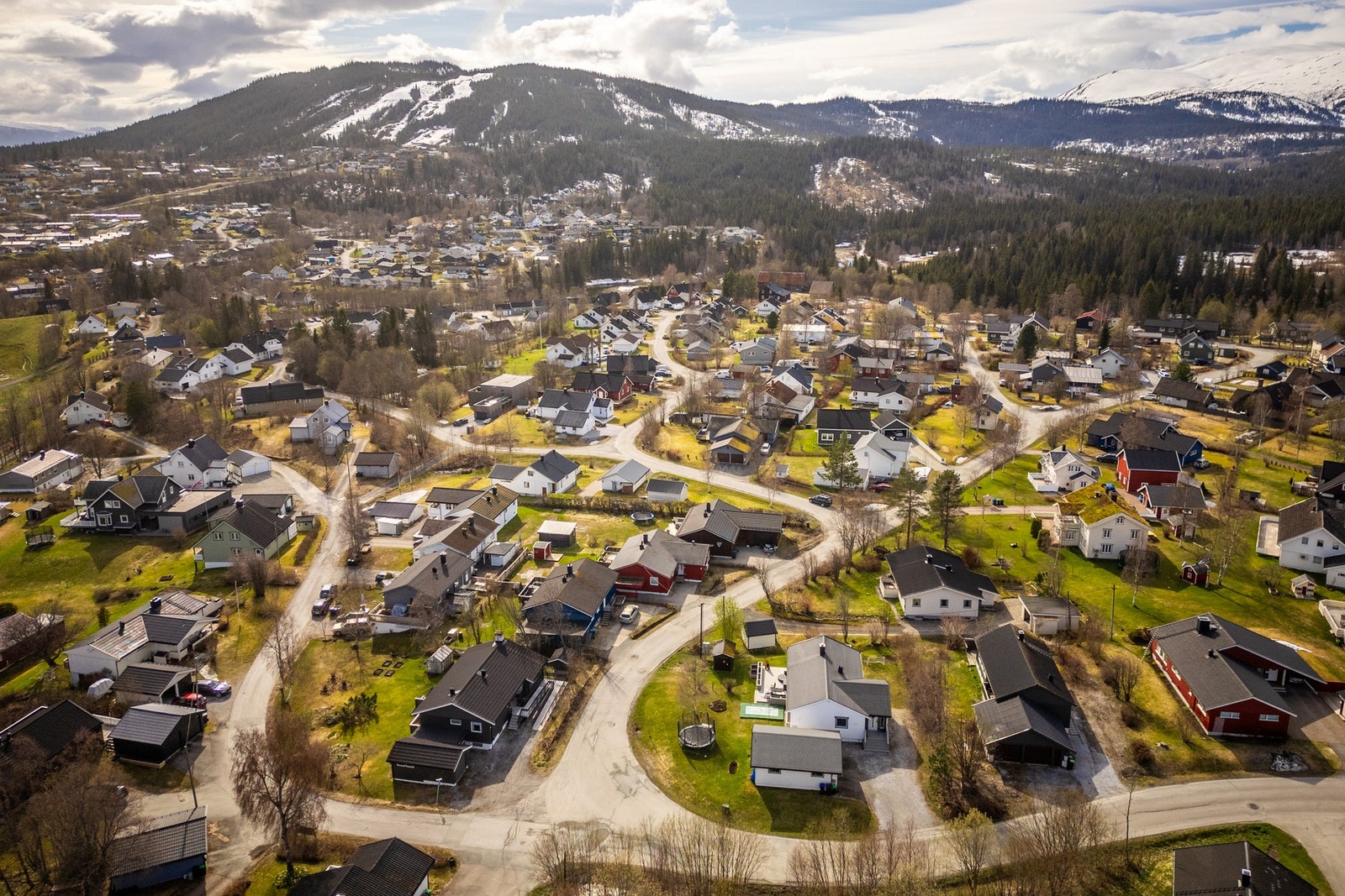 Fine turområder og nærliggende mark gir deg mulighet til å bruke naturen i hverdagen - enten det er søndagstur, joggerunde eller akebakke Galleribilde