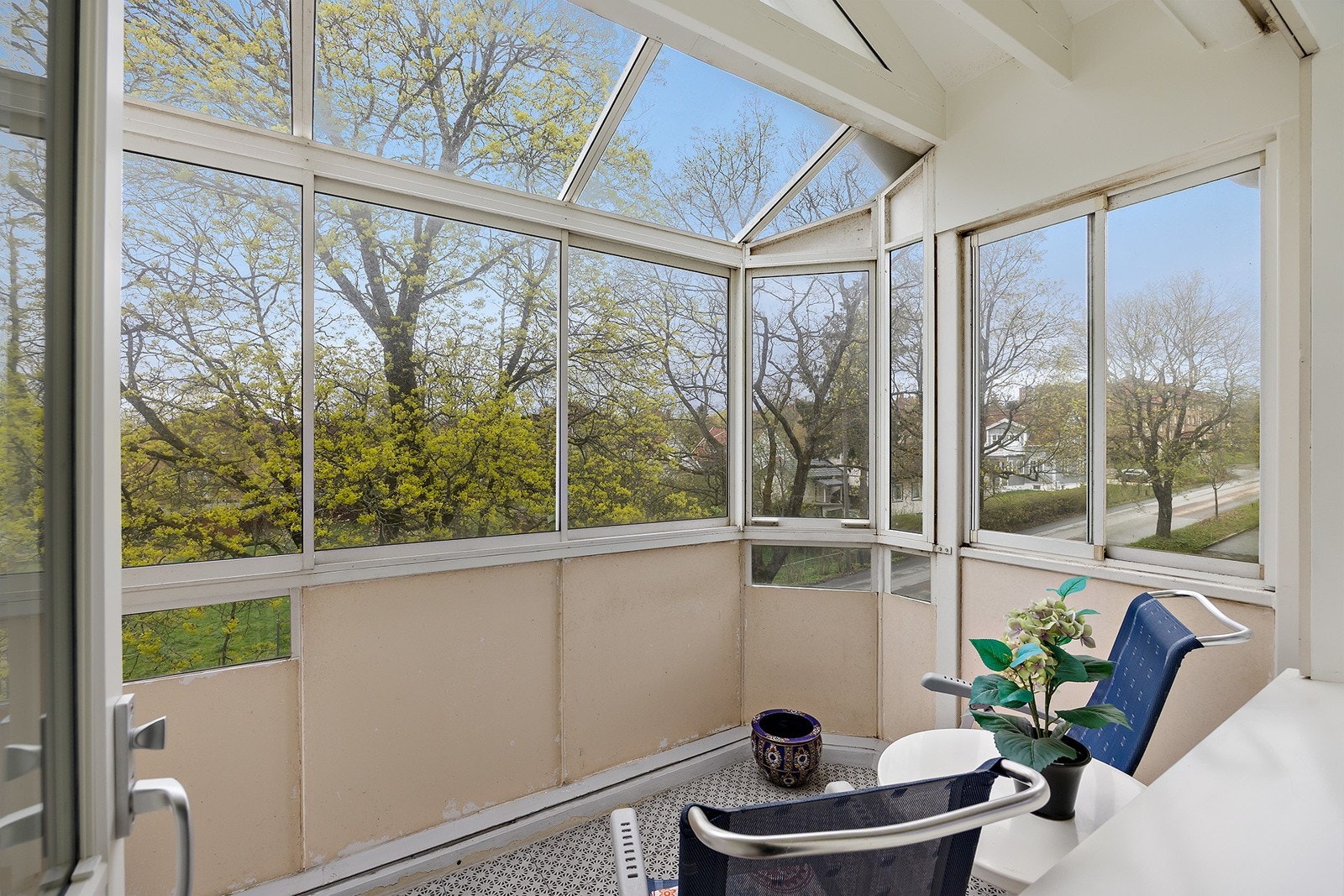 Sydvestvendt innglasset balkong på 8 kvm Galleribilde