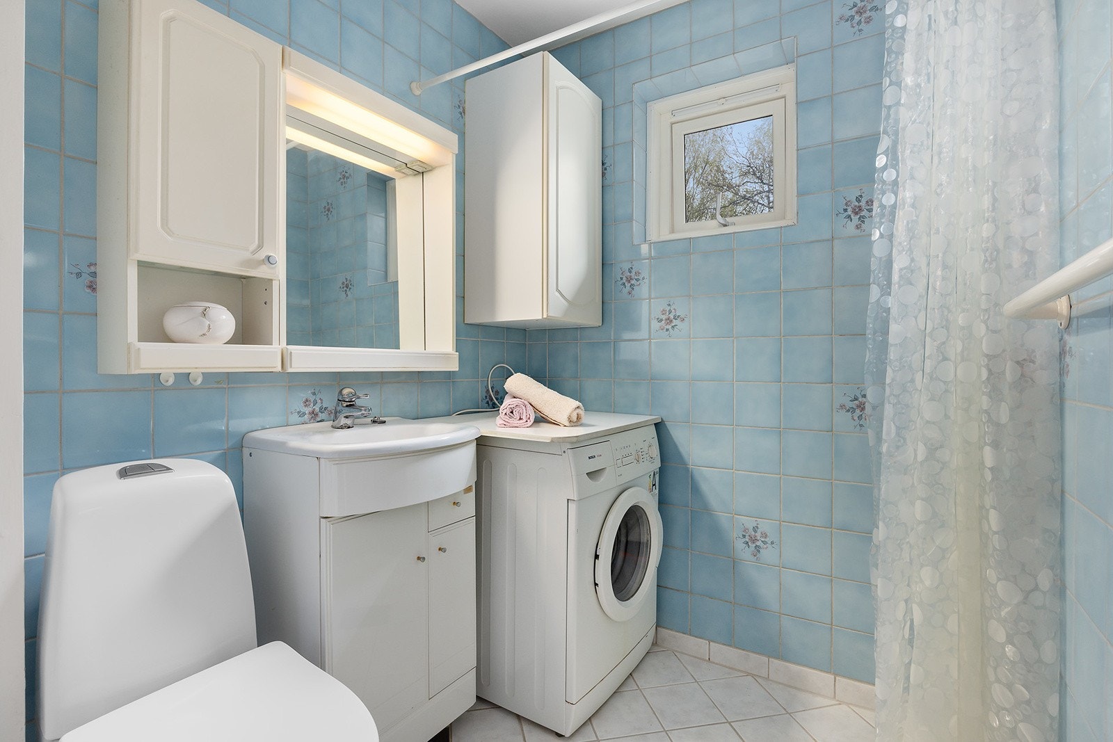 Flislagt baderom renovert i regi av borettslaget ca. 2000 Galleribilde