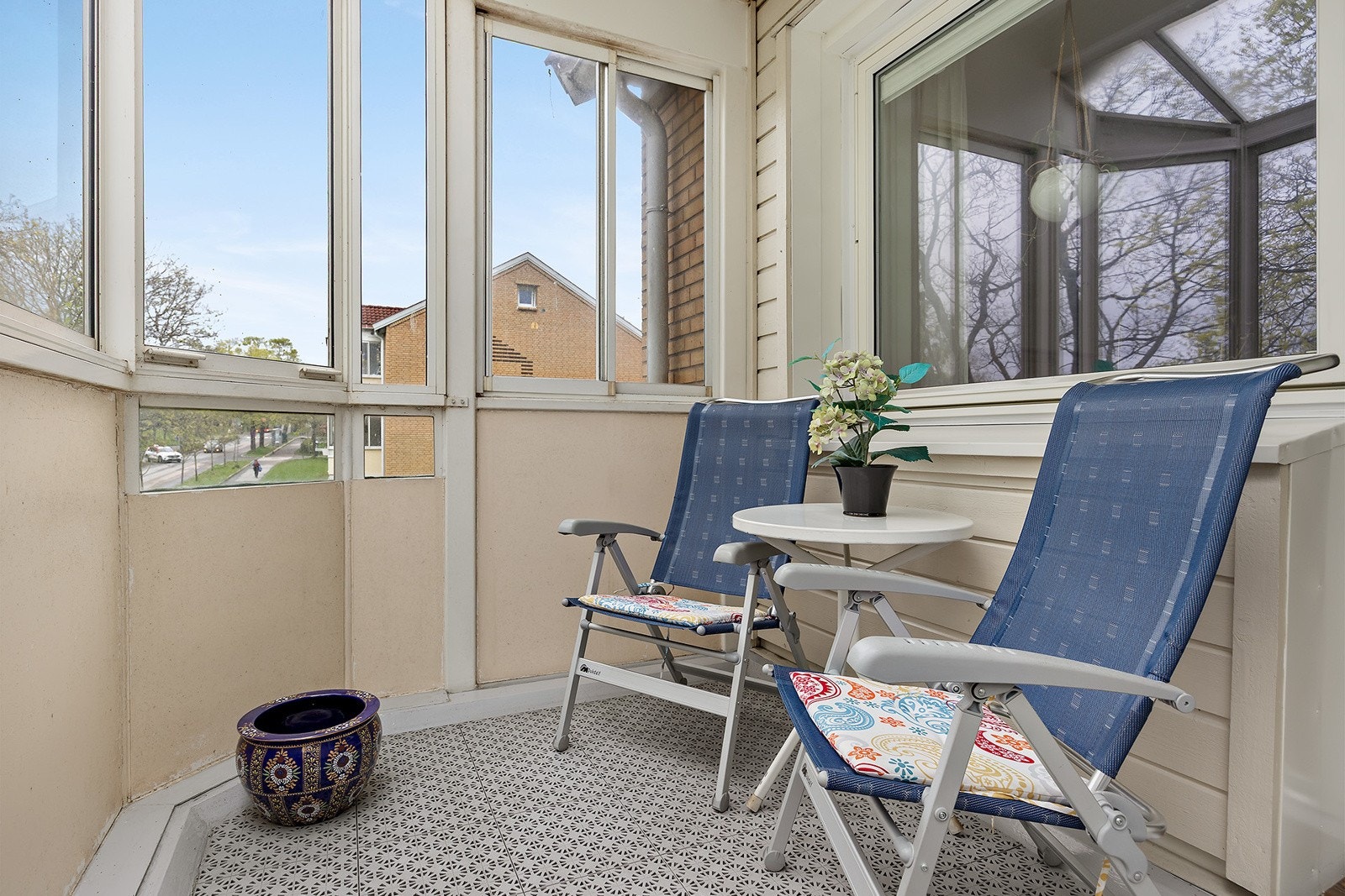 Balkong - tillatt å bruke elektrisk grill eller gassgrill Galleribilde