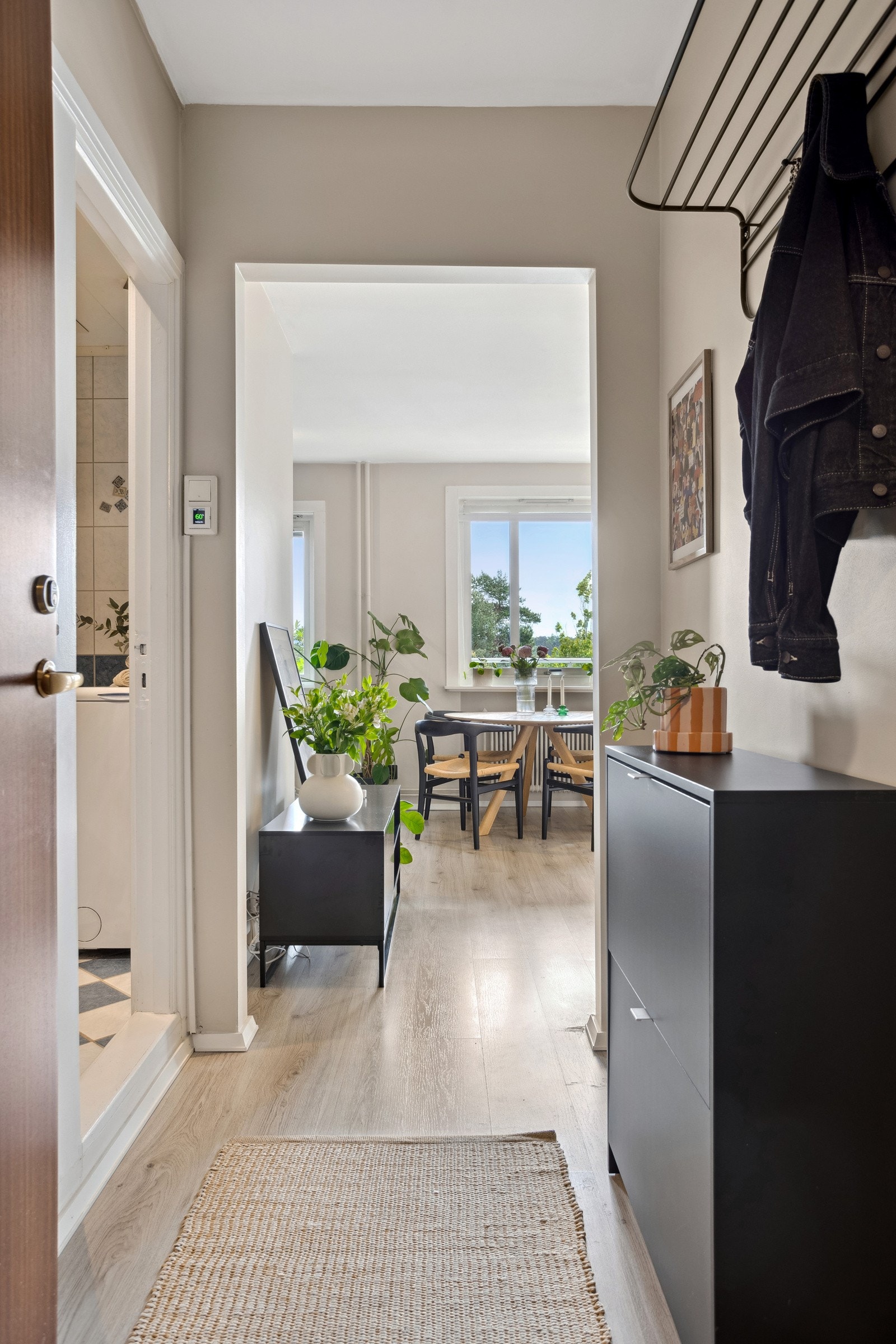 Entré med adkomst til innvendig bod. Galleribilde