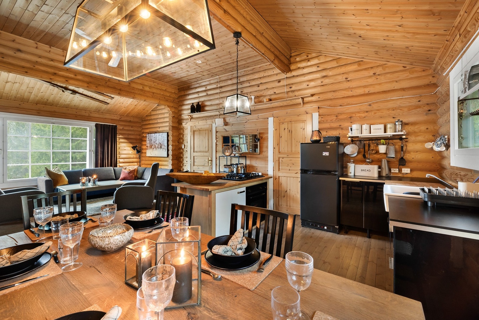 Hyttas areal er godt utnyttet med gode møbleringsmuligheter Galleribilde