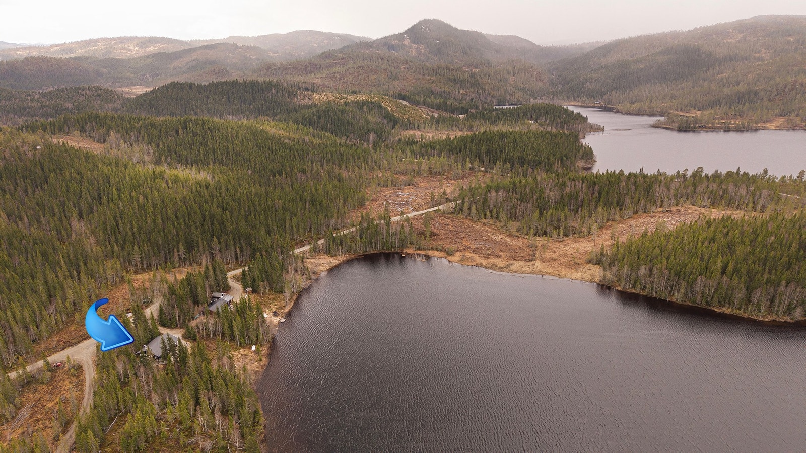Det er bilveg frem til hytta både sommer og vinter Galleribilde