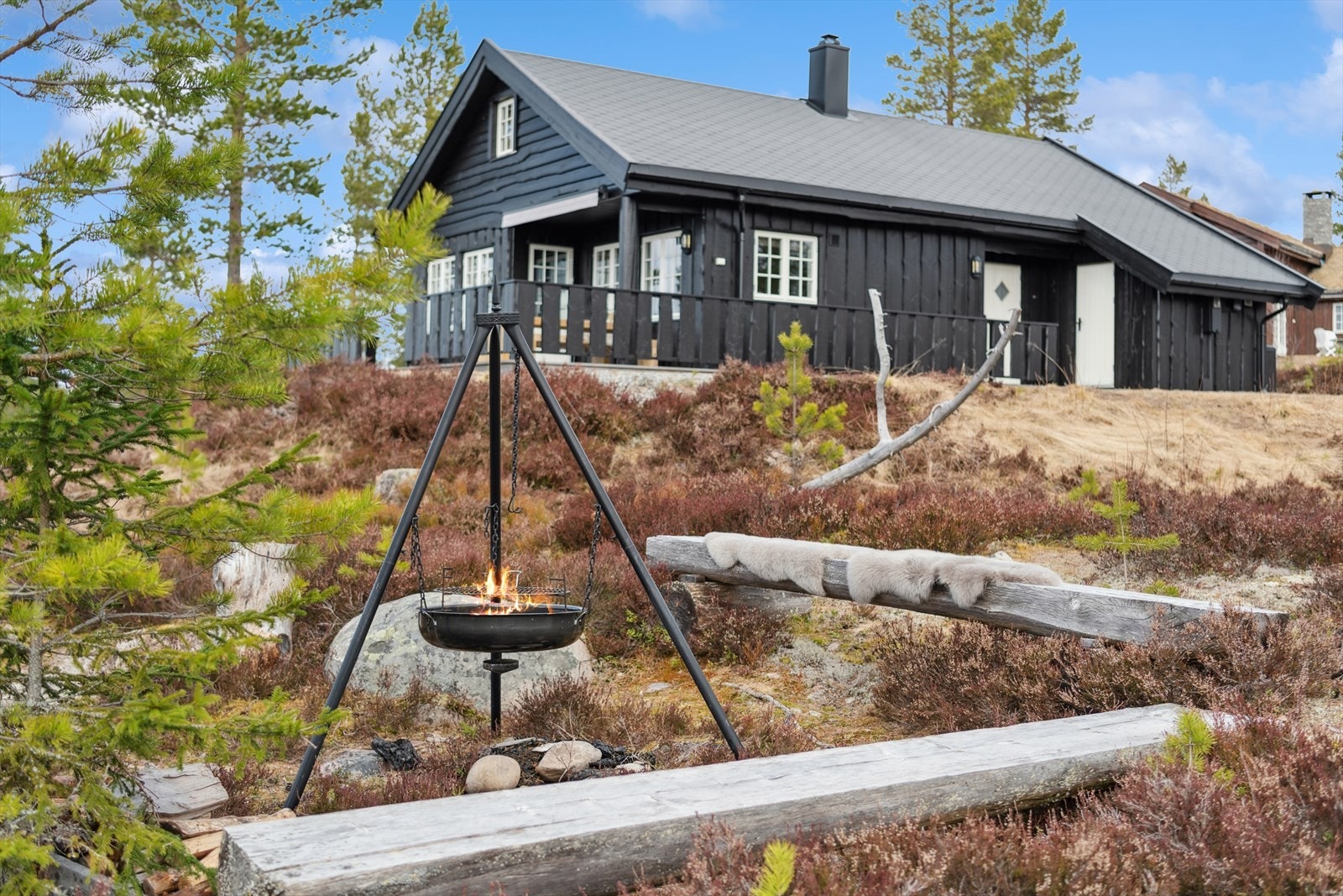 Skjermet og fint beliggende hytte i Furutangen. Galleribilde