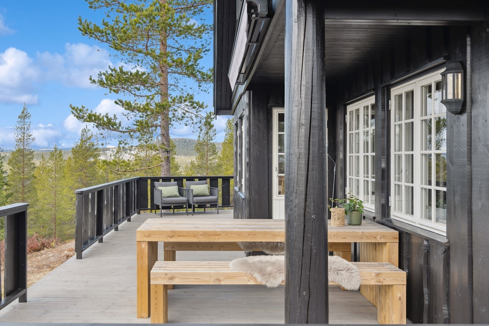 Delvis overbygget terrasse Galleribilde