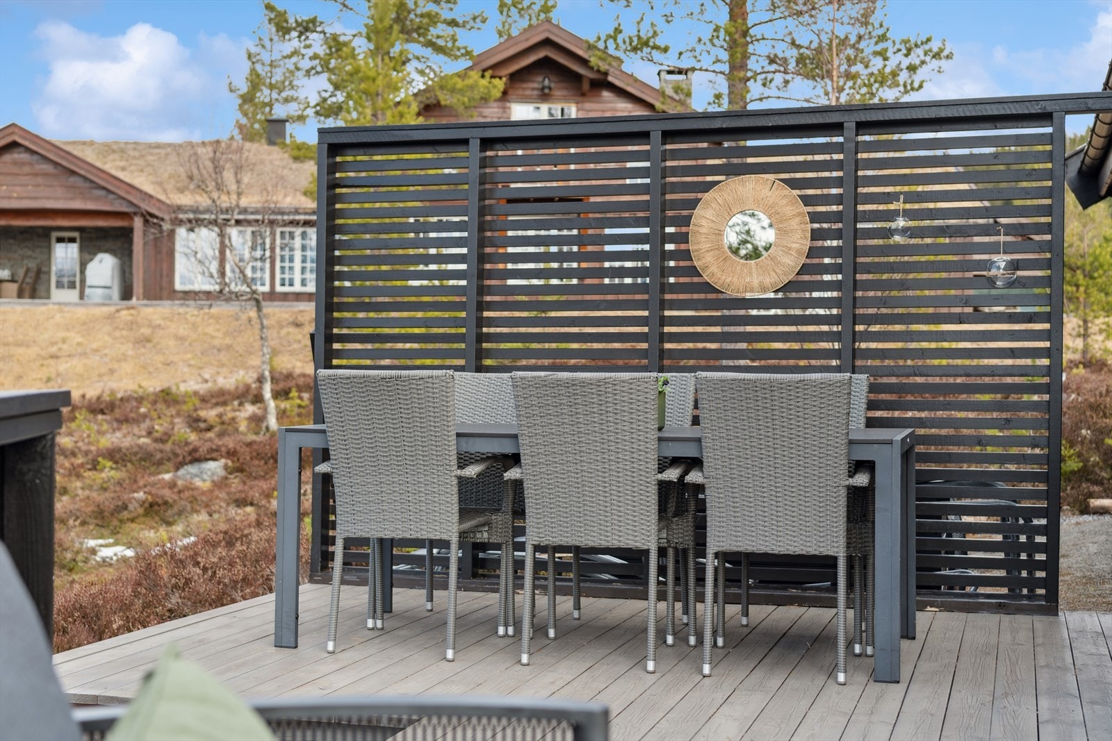 Spiseplass på terrasse med levegg/skjerm Galleribilde