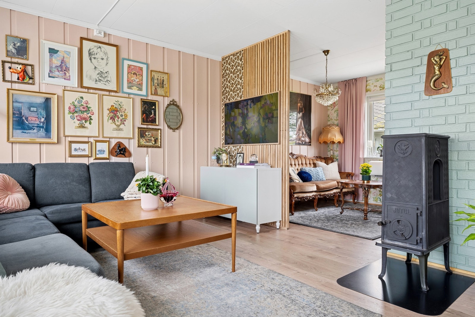 Peisovn i stue som bidrar godt til oppvarming. Galleribilde