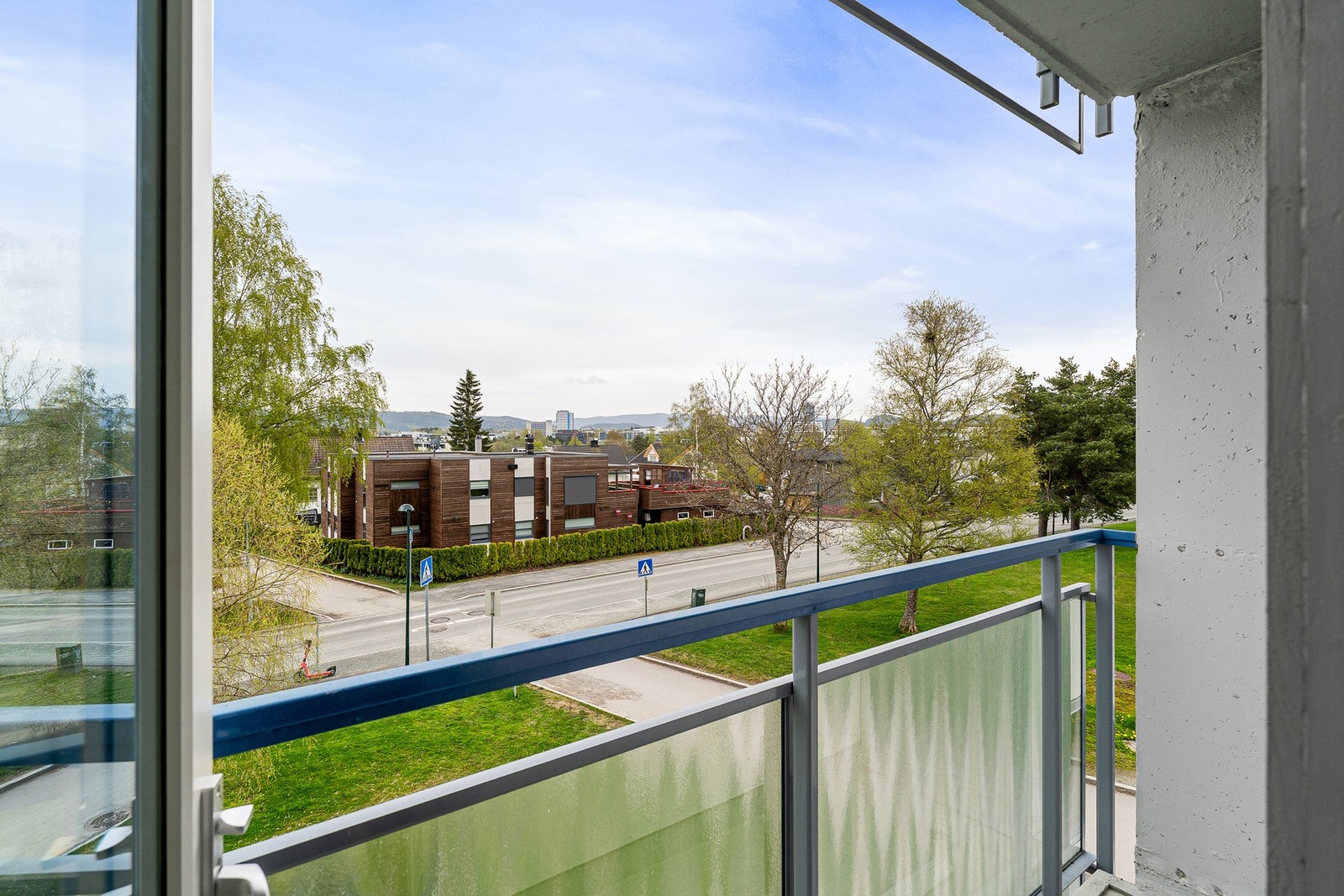 Fra balkongen kan man nyte morgenssolen. Galleribilde