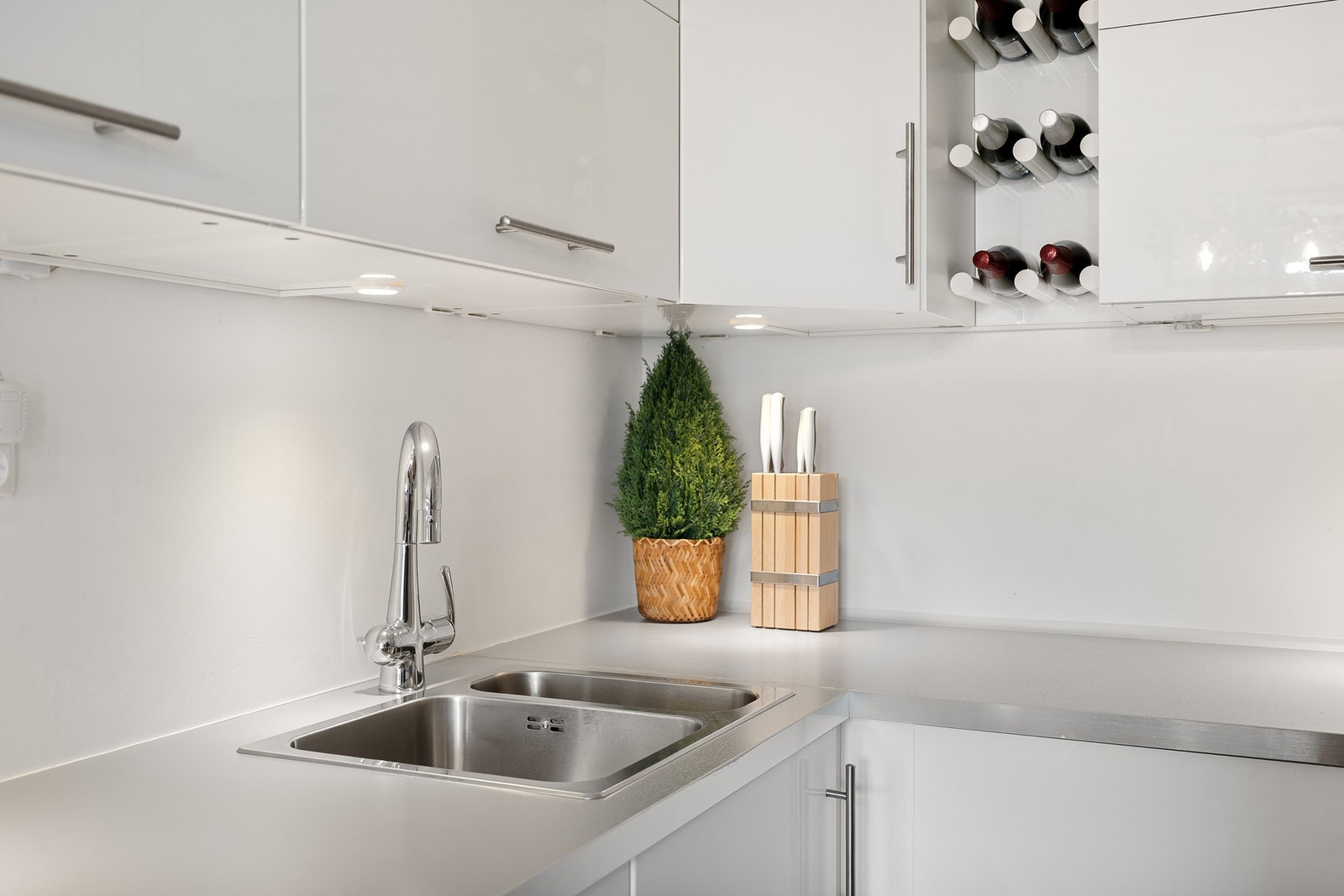 Leiligheten ligger i et familievennlig boligområde på Kolstad med gangavstand til barnehage, barne- og ungdomsskole og videregående skole. Galleribilde