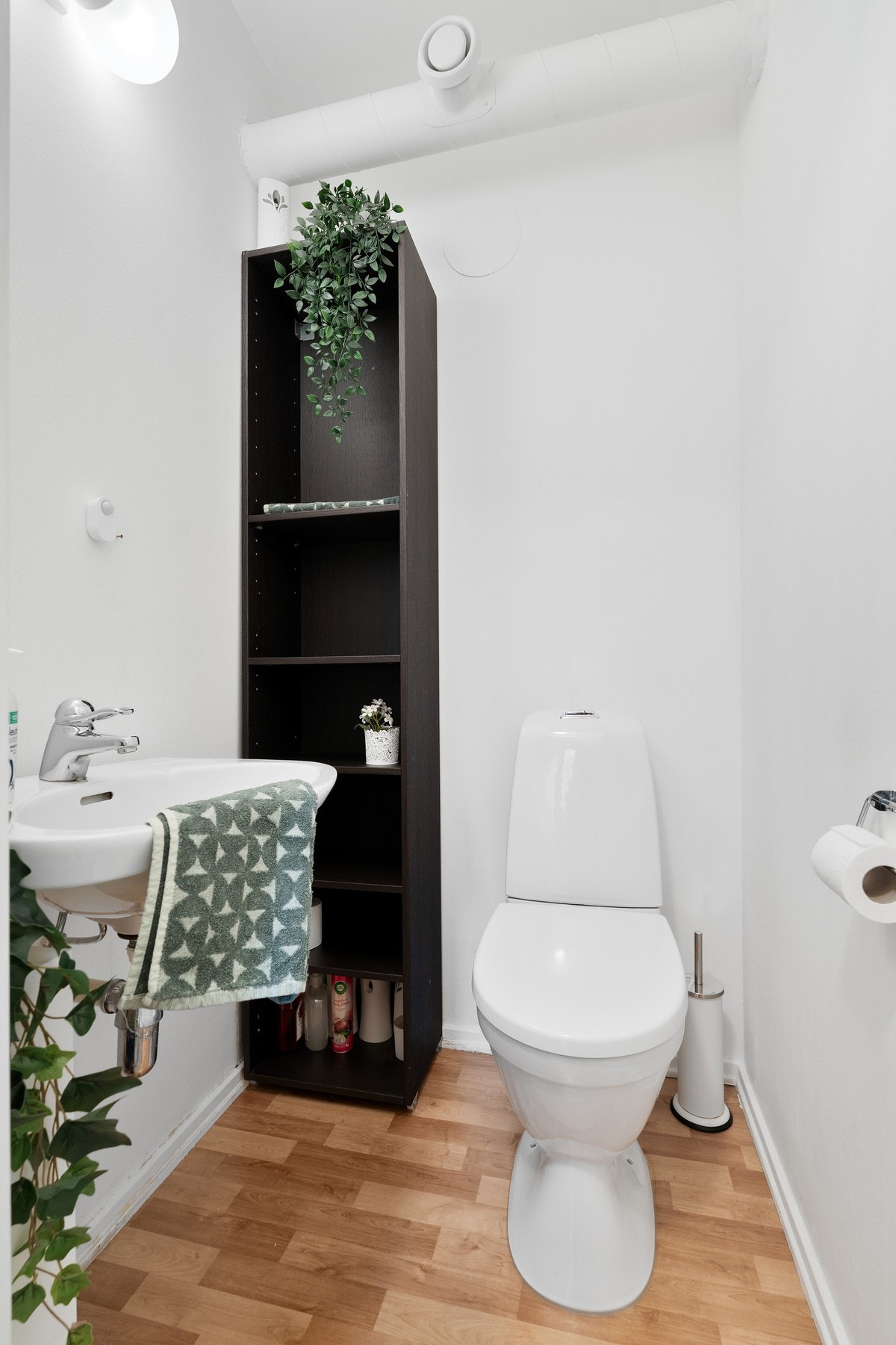 Praktisk separat toalettrom. Galleribilde