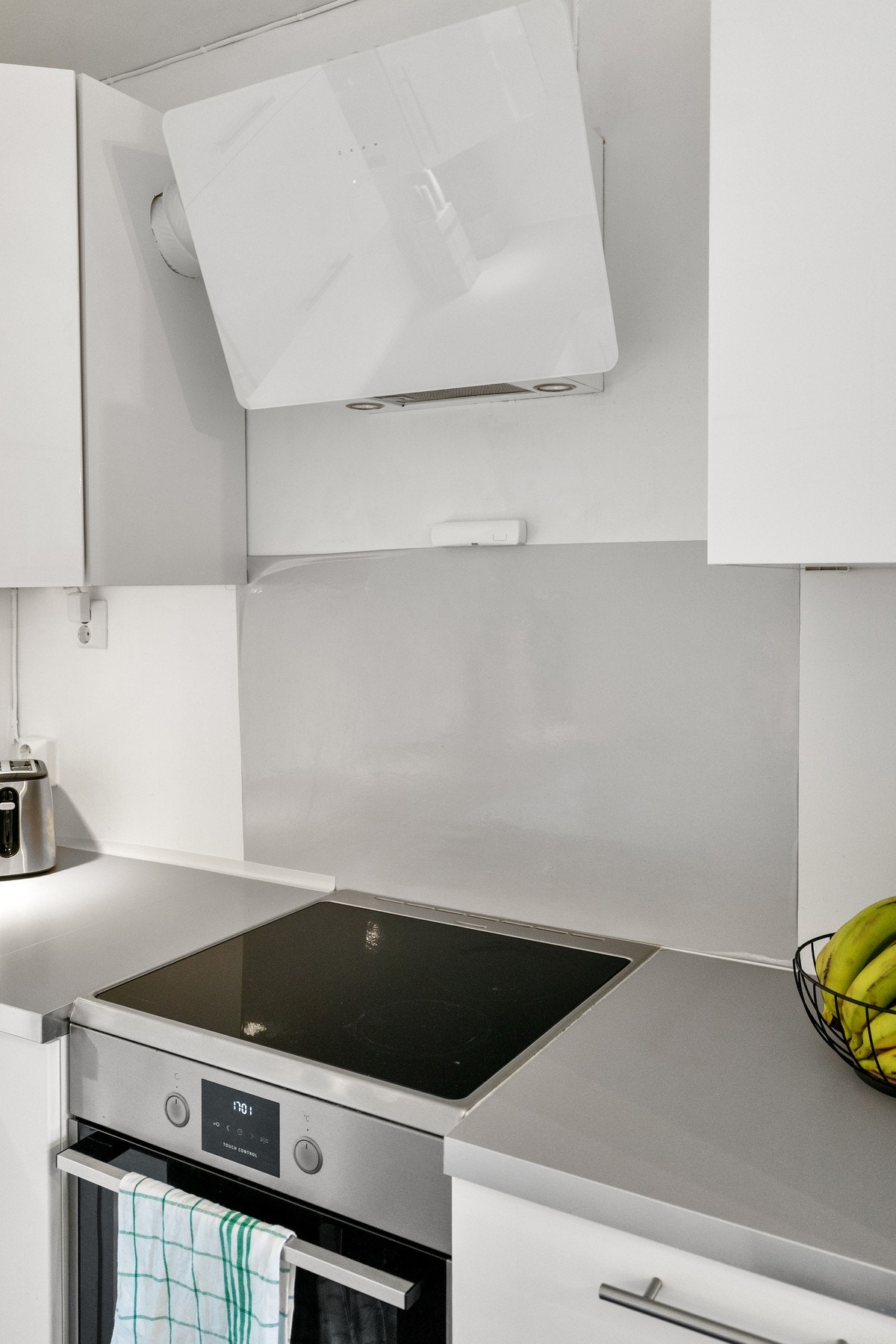 Man finner de fleste servicefunksjoner i umiddelbar nærhet på Saupstad Torg med treningssenter, dagligvarebutikk, apotek, spisesteder og bibliotek. Galleribilde